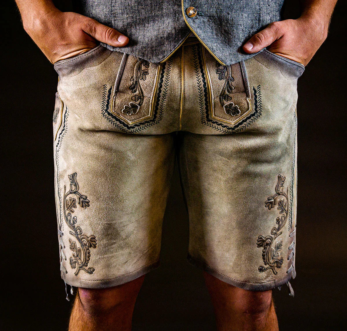 Braune Lederhose mit Stickereien | Edles Trachten-Outfit für Herren