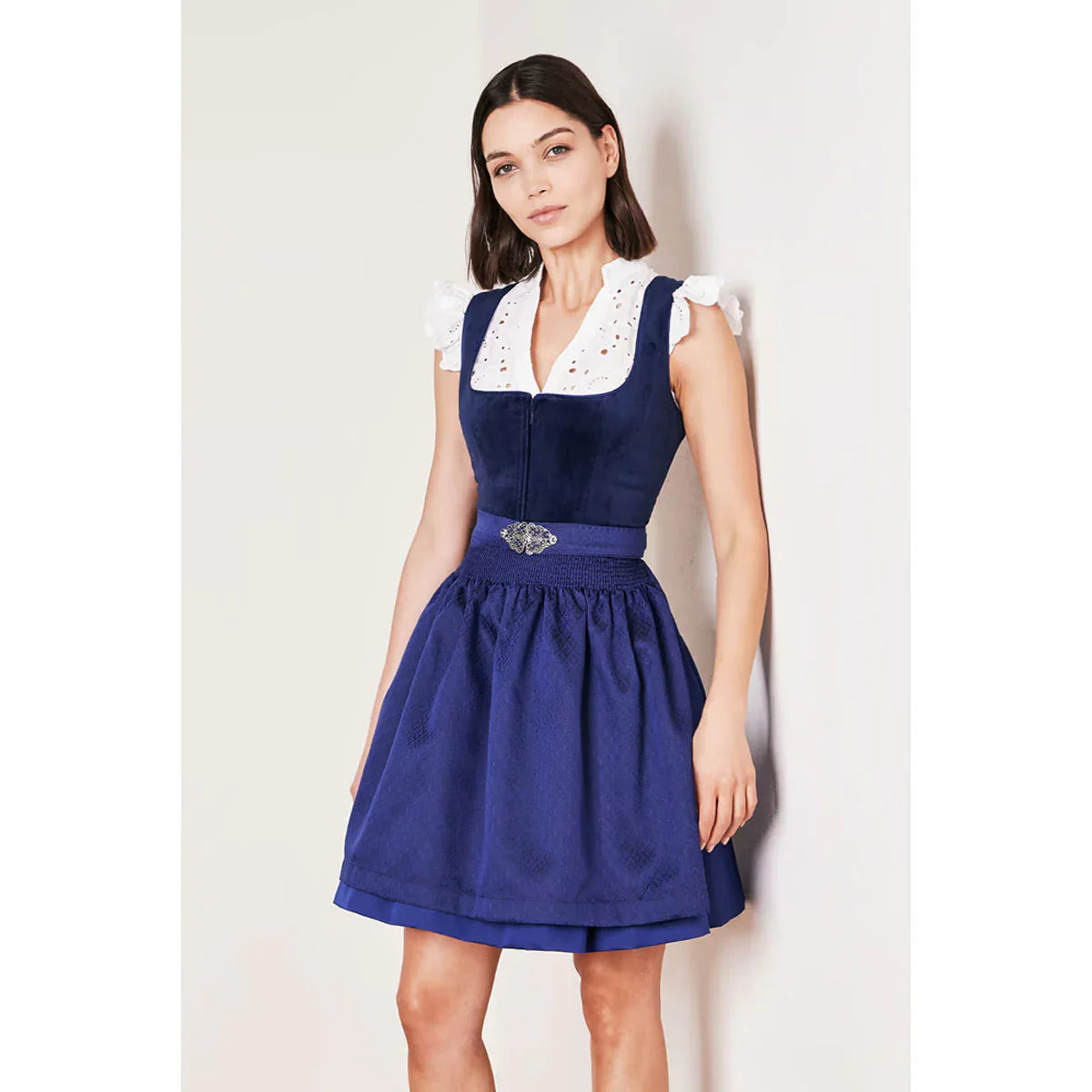 Krüger Dirndl Mini in Blau | traditionell und frech zugleich