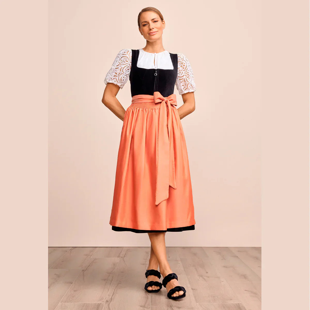 Krüger Dirndl Orange mit Schürze | Fröhliches orange Dirndl Krüger