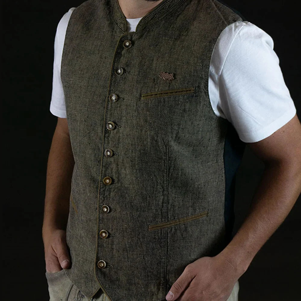 Elegante Herren Trachtenweste in braun aus Leinen in moderner Passform mit Stehkragen und Knöpfen in Holzoptikfür Wiesn & Alltag mit