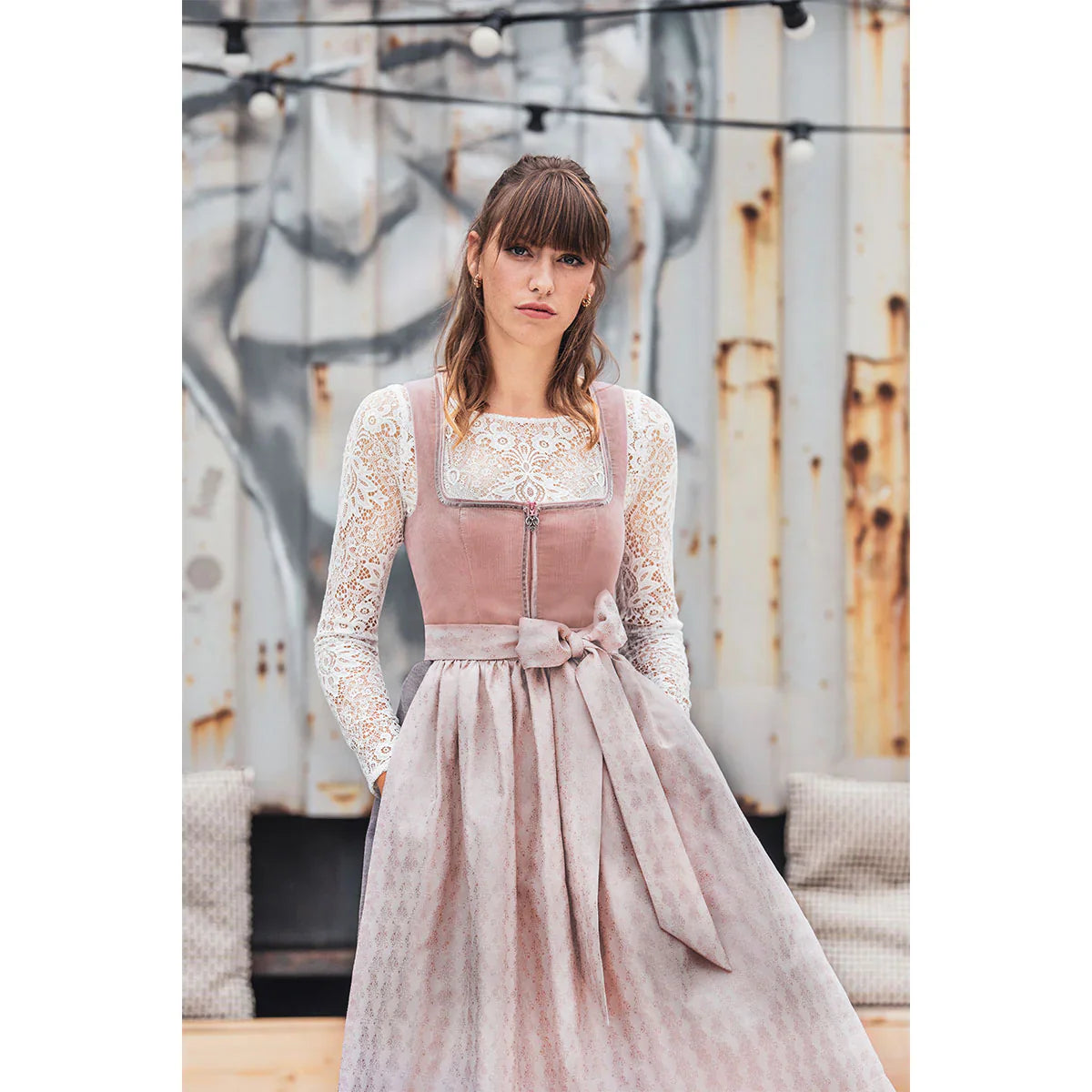 MarJo Dirndl Rosa – elegantes Damen Dirndl in Rosa mit Schürze
