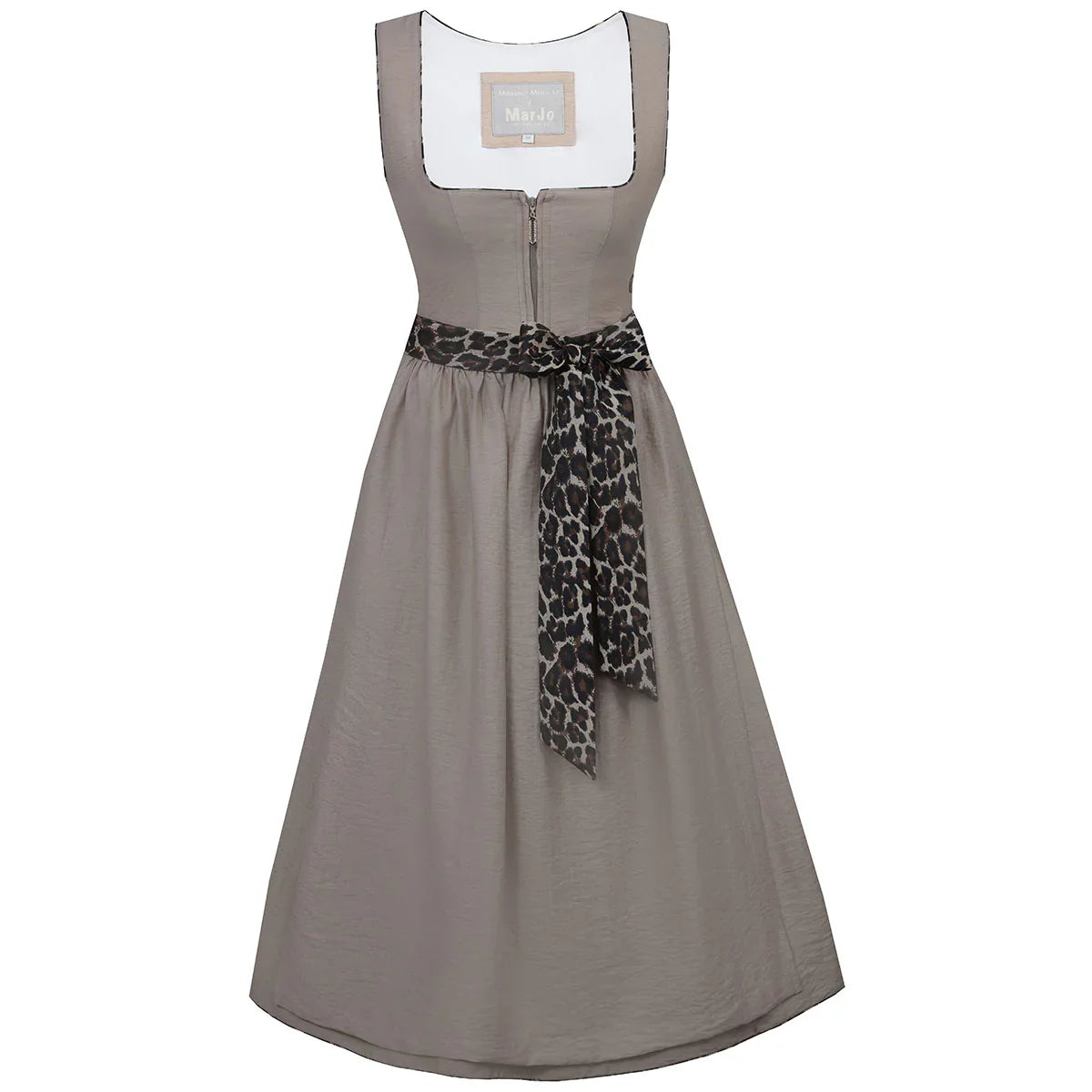 Kurzes MarJo Dirndl 65 cm stilvoll kombiniert