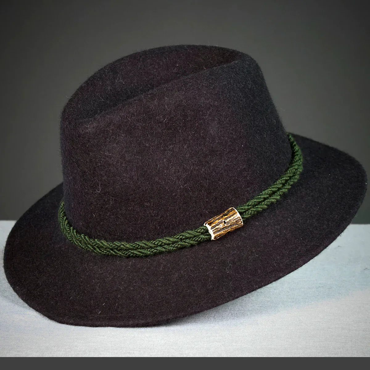 Eleganter Trachtenhut für Herren in klassischem Design - stilvoller Abschluss für jedes Trachten-Outfit