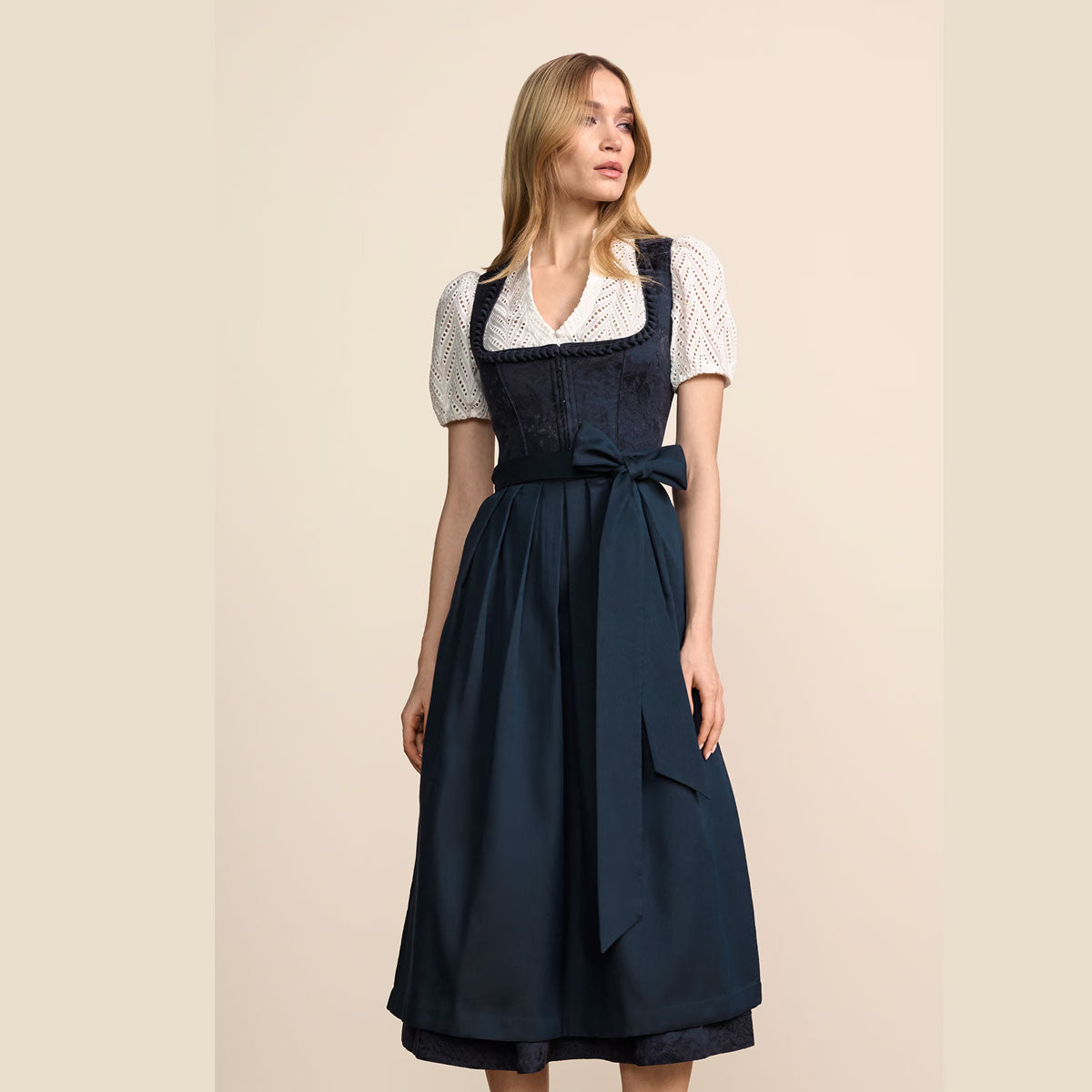 Modernes dunkelblaues Dirndl Damen Trachtenmode