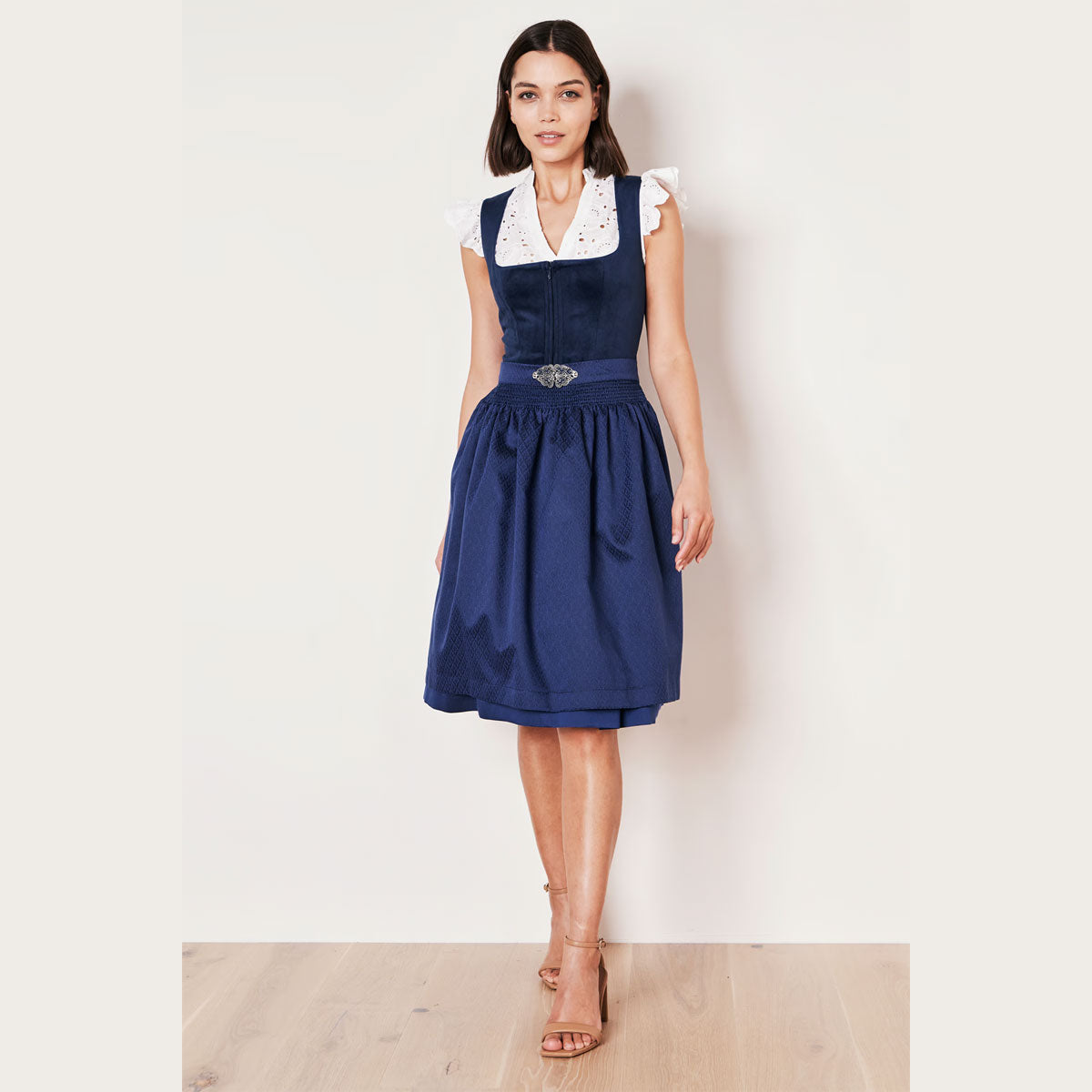 Krüger Dirndl Outlet: reduziertes Krüger Dirndl Alisha in Blau mit Samtmieder, 60 cm Rocklänge