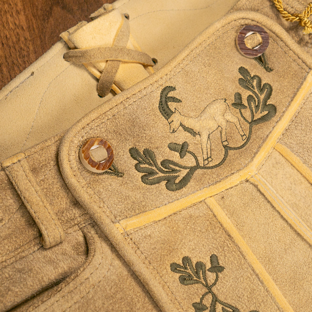 Datschi Trachten Hirsch Lederhose sämisch gegerbt - Wildleben - Datschi Trachten