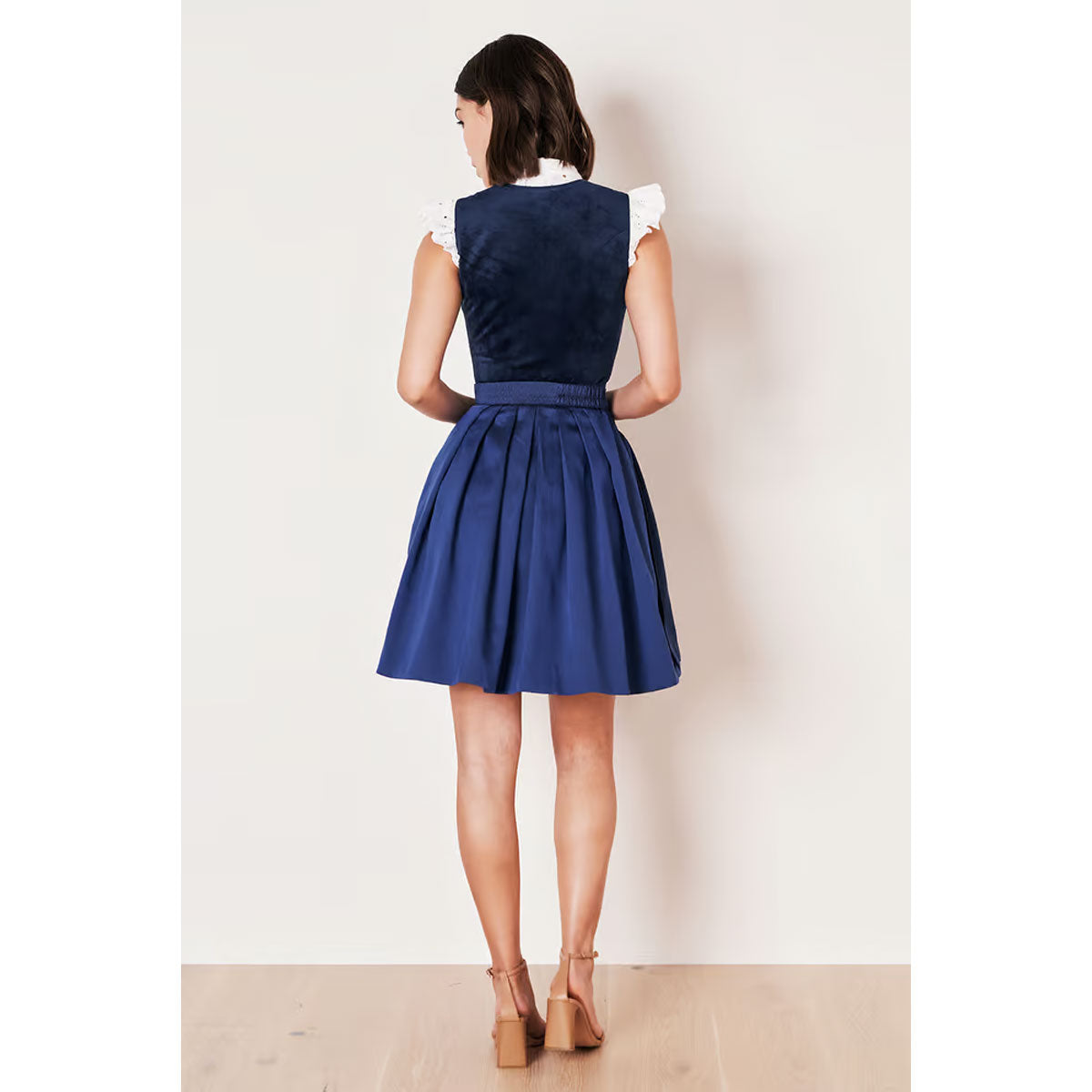 Krüger Dirndl Alisha Blau Kurz 50cm mit Beidseitige Eingriffstaschen im Rock und Elegant Design Dirndl Längentyp Mini (50-55cm)