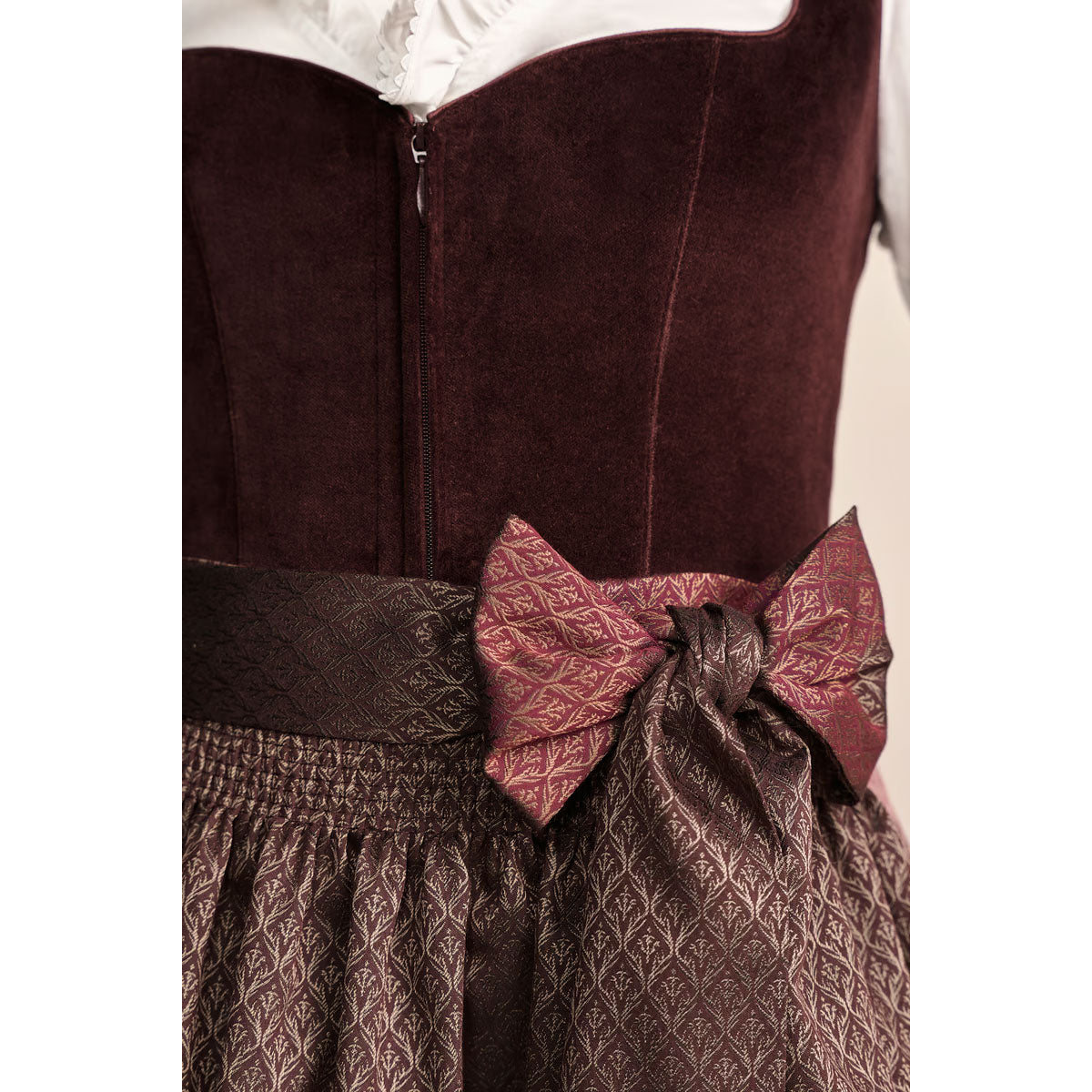 Krüger Dirndl Xana Weinrot Herz-Ausschnitt 80cm mit Beidseitige Eingriffstaschen im Rock und Elegant Design Dirndl Längentyp Maxi (80-100cm)