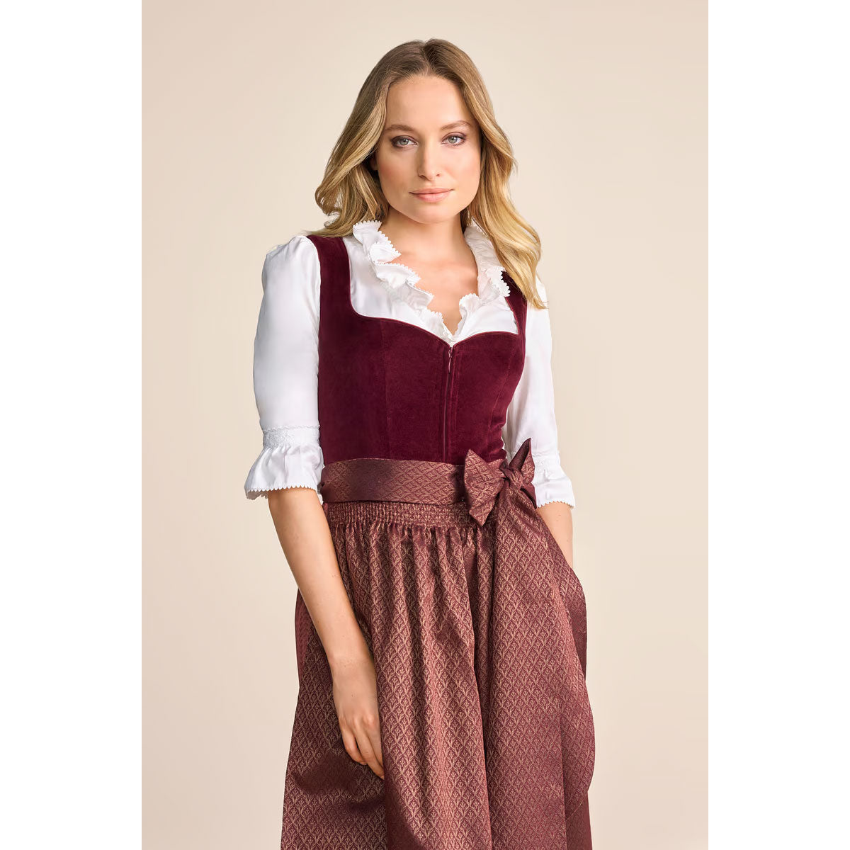 Krüger Dirndl Xana Weinrot Herz-Ausschnitt 80cm - Datschi Trachten