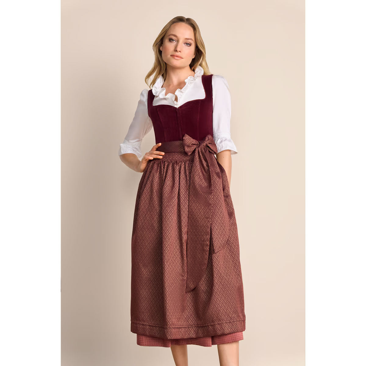 Krüger Dirndl Xana Weinrot Herz-Ausschnitt 80cm mit Reißverschluss und Schleife Farbe: Rot,  Burgundy,  Weinrot