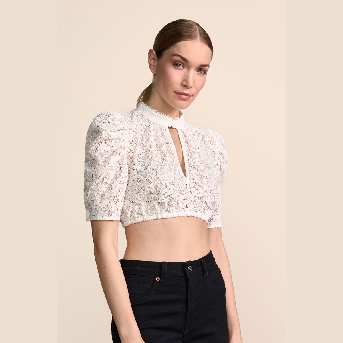 Krüger Dirndlbluse Lirona Ecru Lochausschnitt - Datschi Trachten