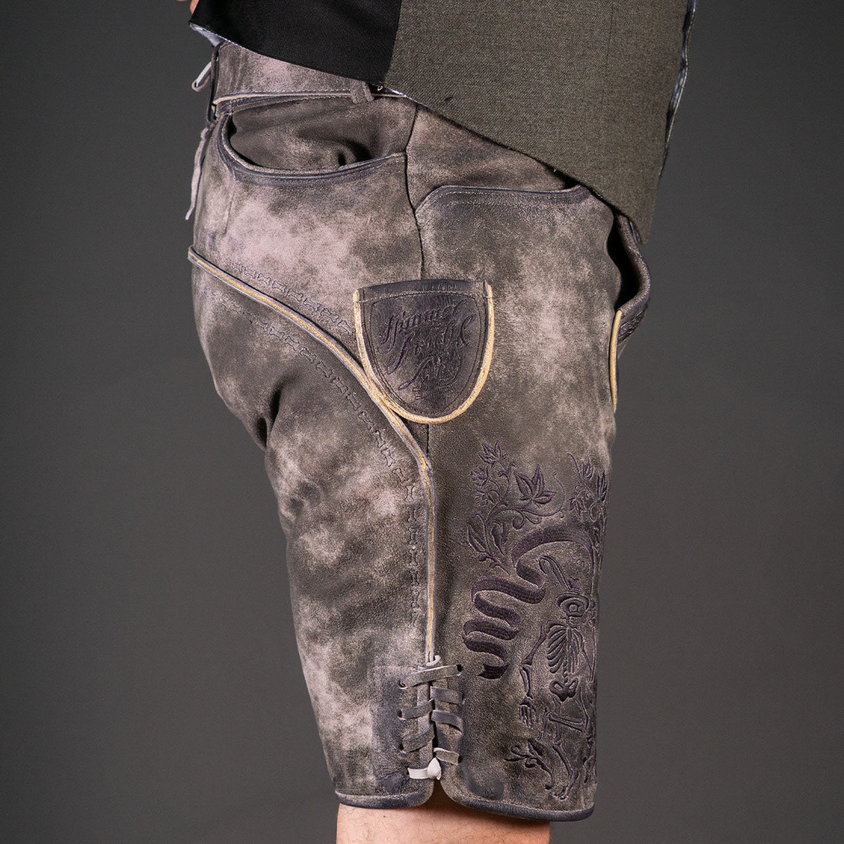 Himmel Arsch und Zwirn Lederhose Boandlkramer Nappato Stein Schwarz - Datschi Trachten