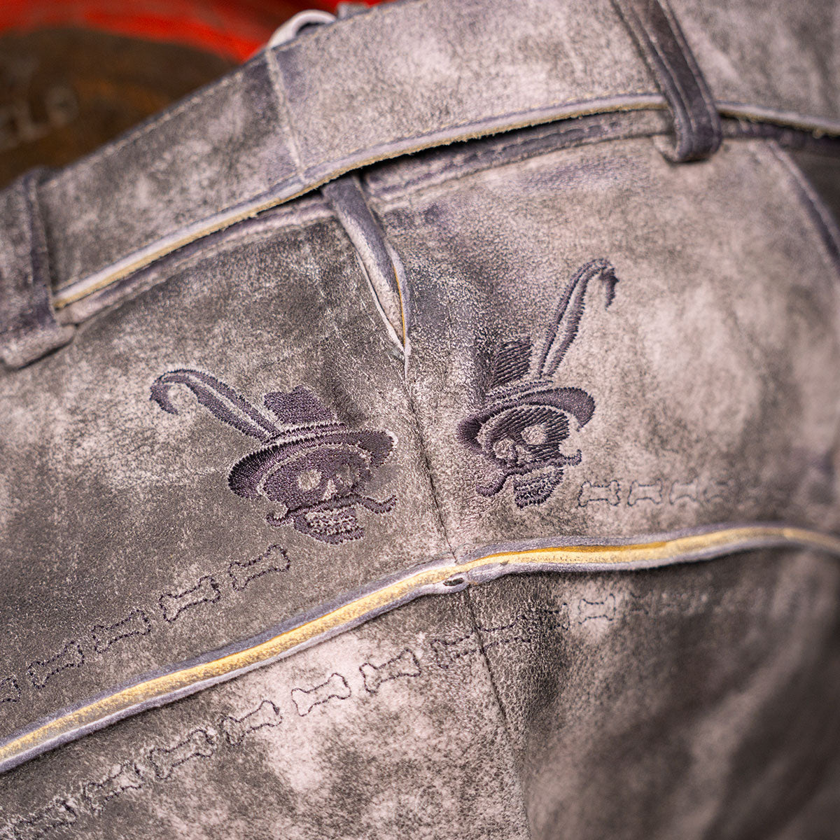 Himmel Arsch und Zwirn Lederhose Boandlkramer Nappato Stein Schwarz - Datschi Trachten