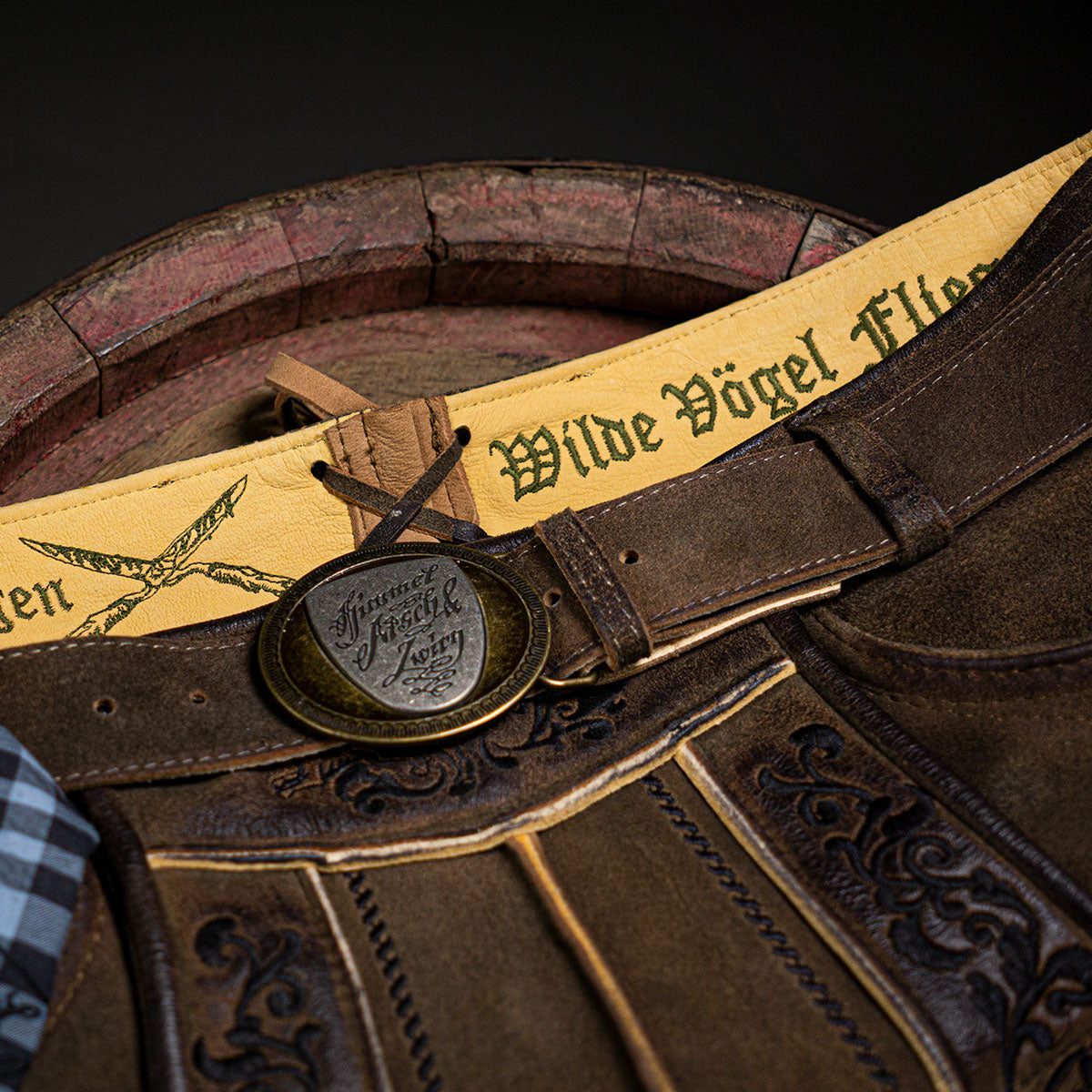 Himmel Arsch und Zwirn Lederhose St. Virtus Rustik Panther Schwarz - Datschi Trachten