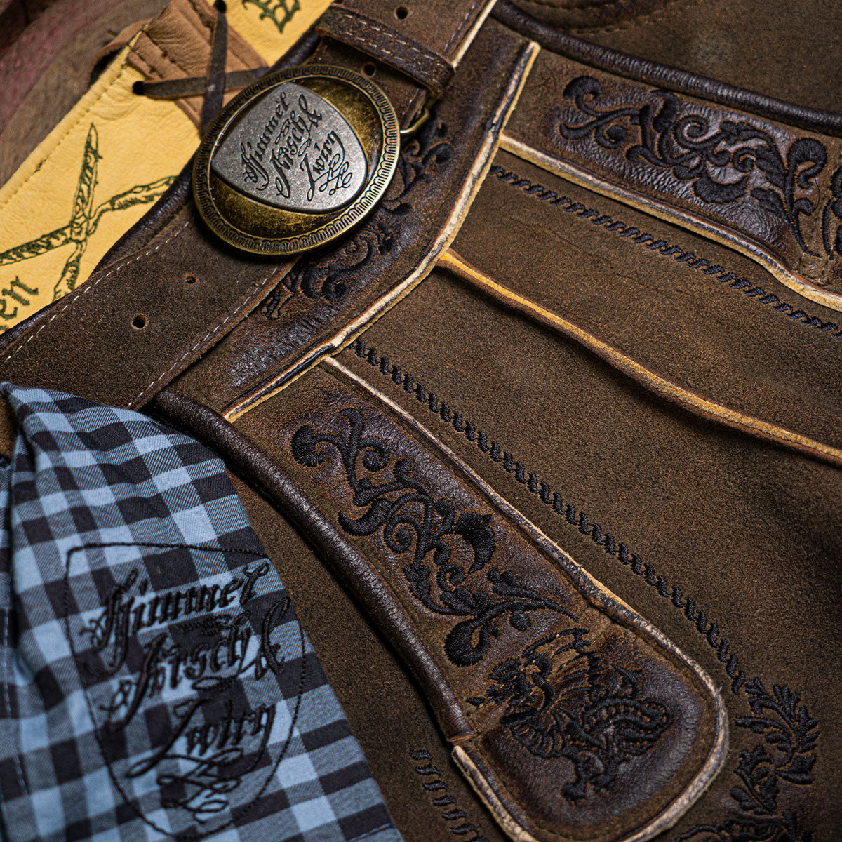 Himmel Arsch und Zwirn Lederhose St. Virtus Rustik Panther Schwarz - Datschi Trachten