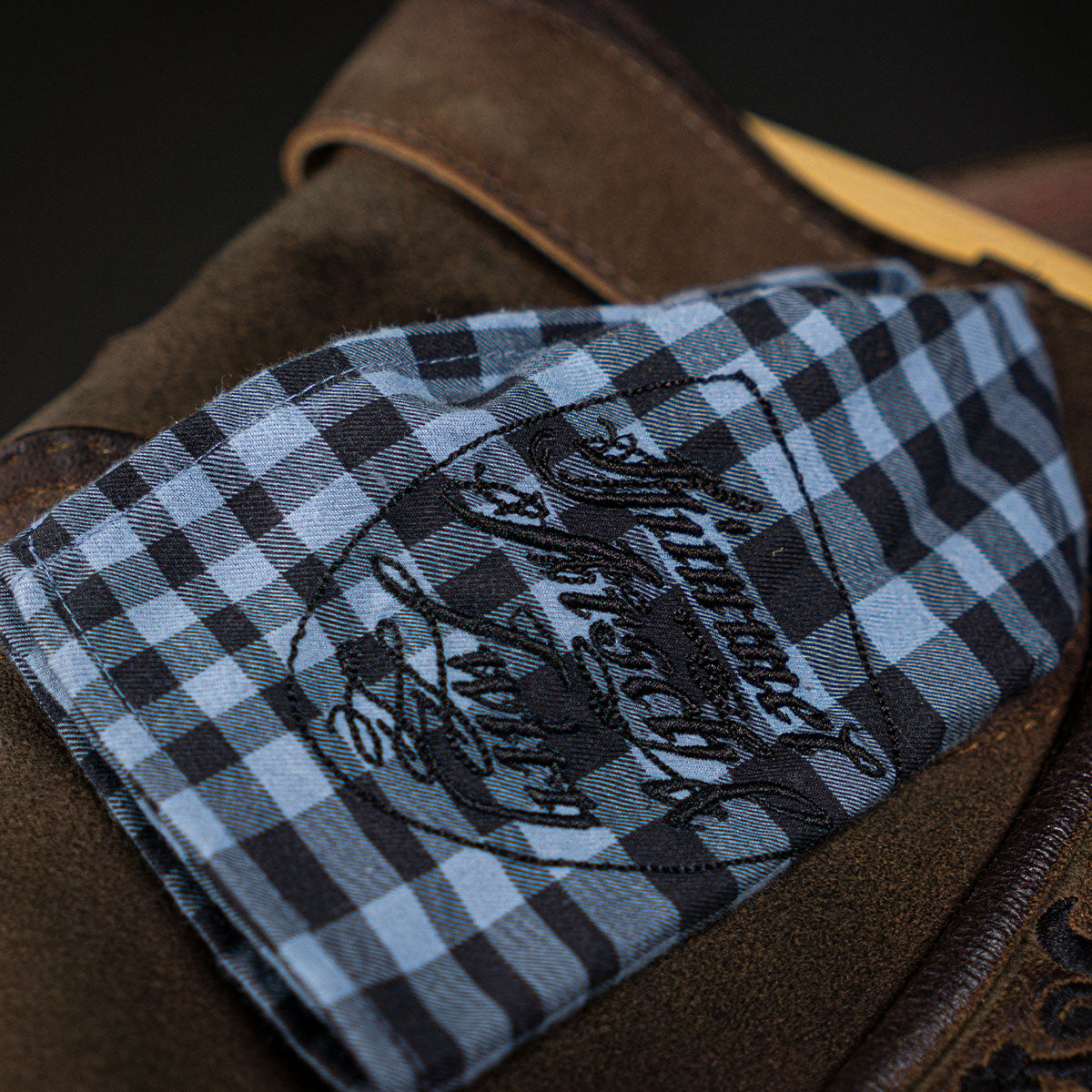 Himmel Arsch und Zwirn Lederhose St. Virtus Rustik Panther Schwarz - Datschi Trachten