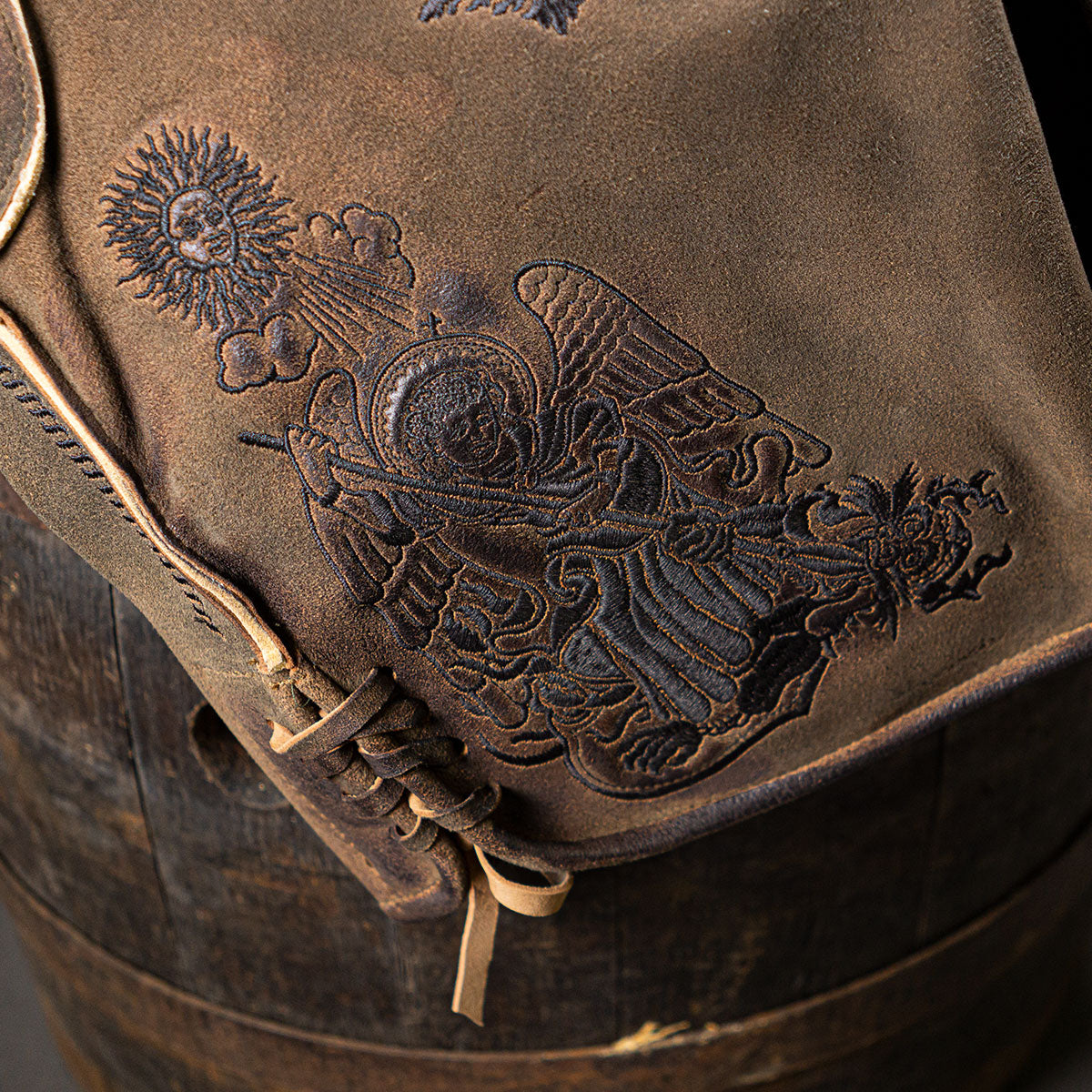 Himmel Arsch und Zwirn Lederhose St. Virtus Rustik Panther Schwarz - Datschi Trachten