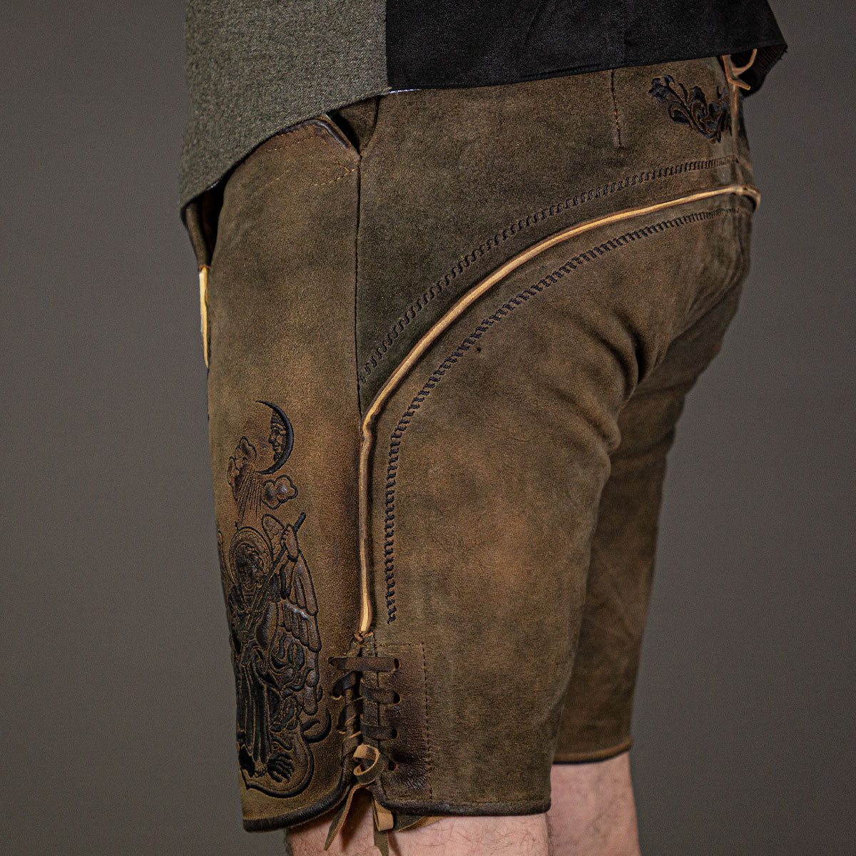 Himmel Arsch und Zwirn Lederhose St. Virtus Rustik Panther Schwarz - Datschi Trachten