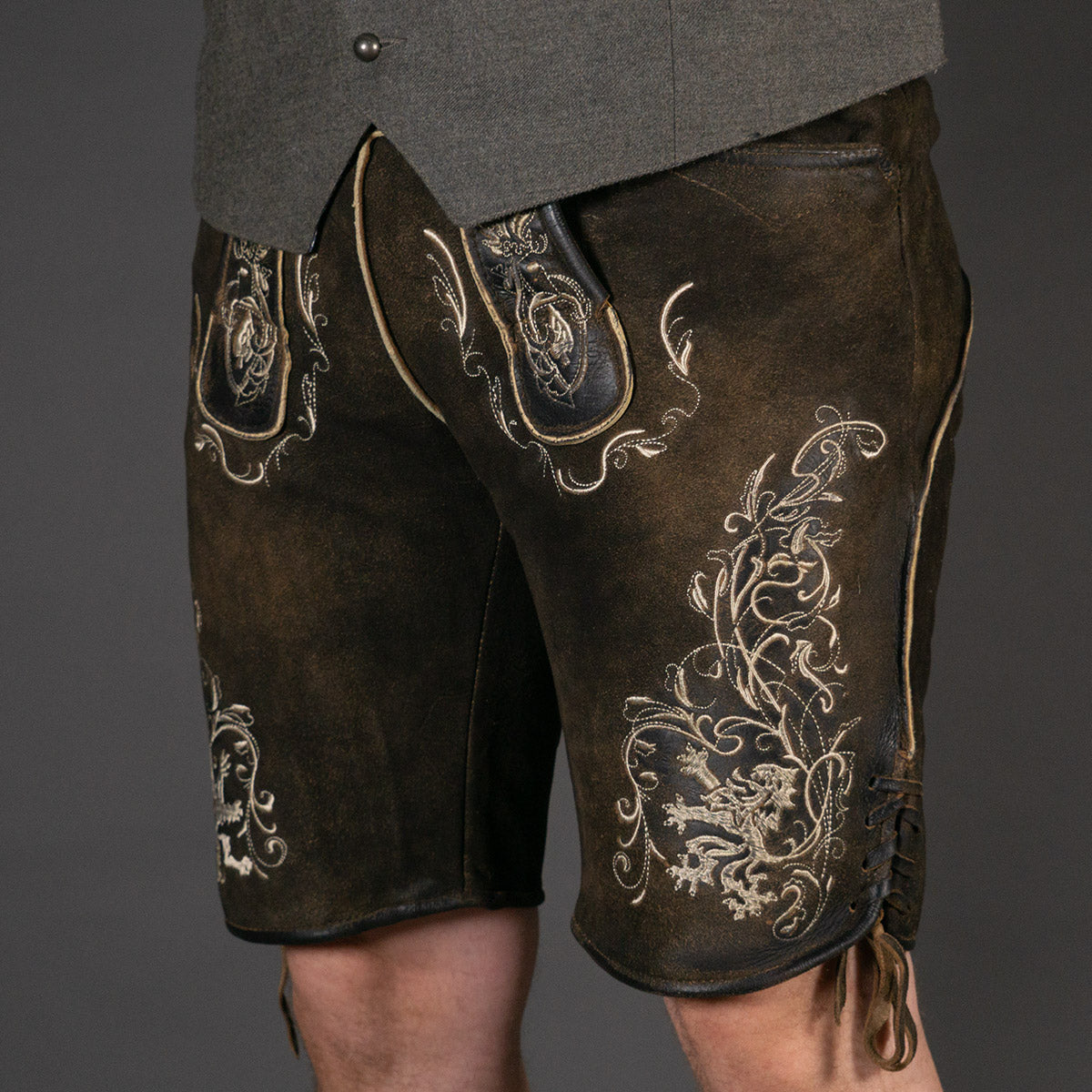 Himmel Arsch und Zwirn Lederhose Sonntagshose Rustik Tabak Champagne - Datschi Trachten