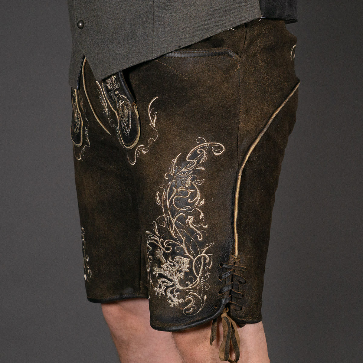 Himmel Arsch und Zwirn Lederhose Sonntagshose Rustik Tabak Champagne - Datschi Trachten