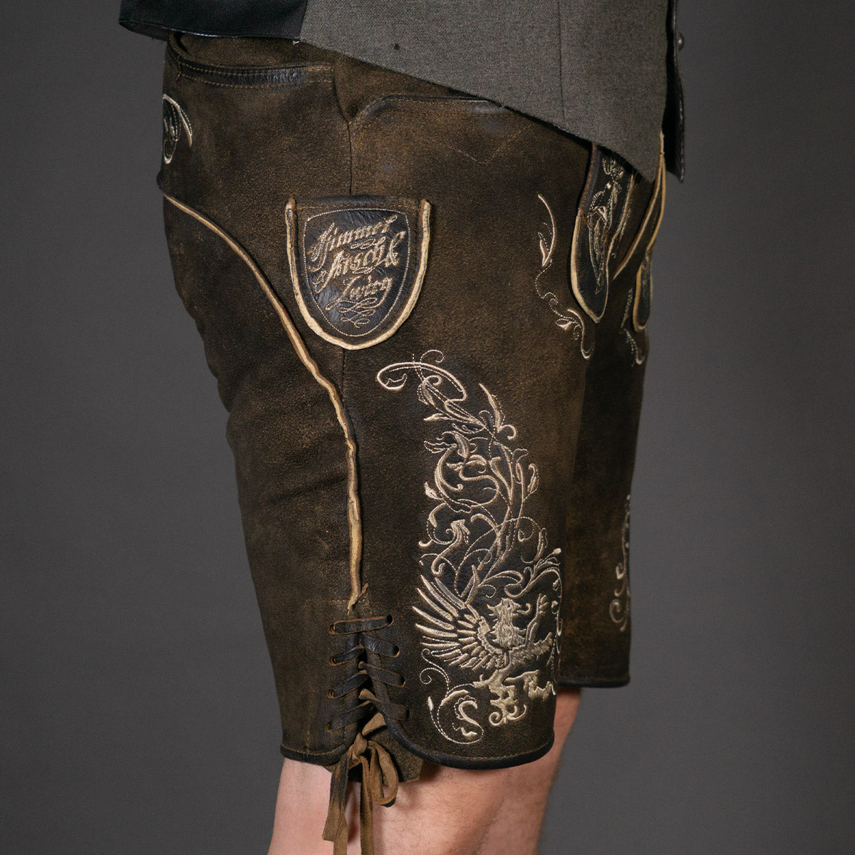 Himmel Arsch und Zwirn Lederhose Sonntagshose Rustik Tabak Champagne - Datschi Trachten