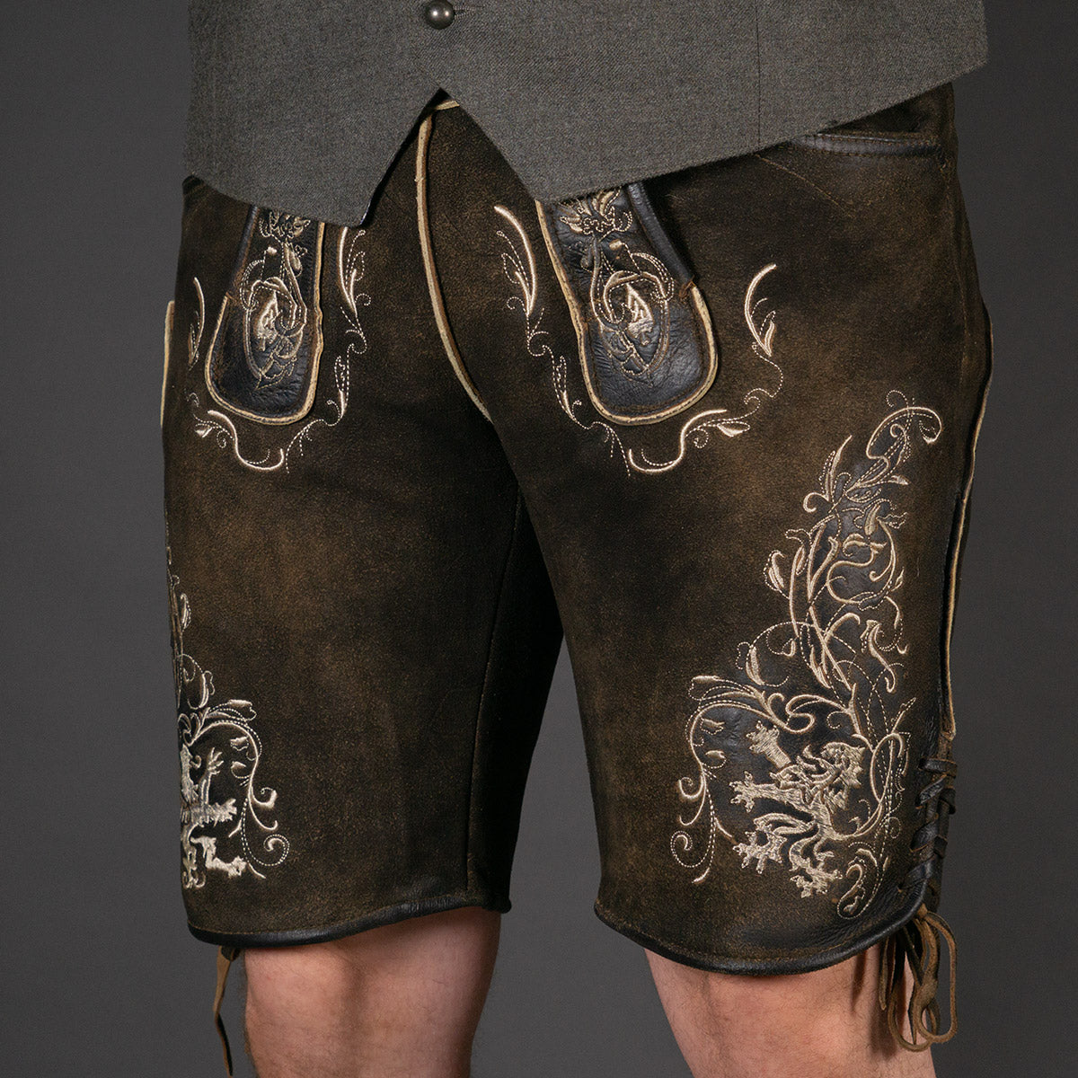 Himmel Arsch und Zwirn Lederhose Sonntagshose Rustik Tabak Champagne - Datschi Trachten