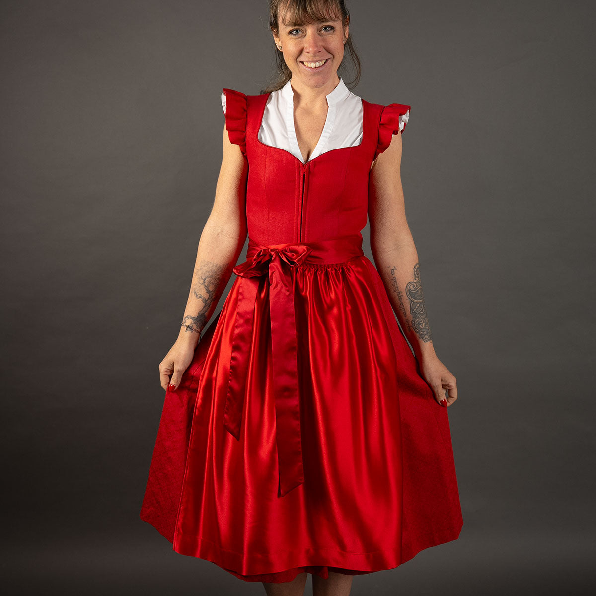 Elli & Juliette Dirndl Fiona Soraya Rot mit abnehmbarem Flügelarm 70 cm - Datschi Trachten