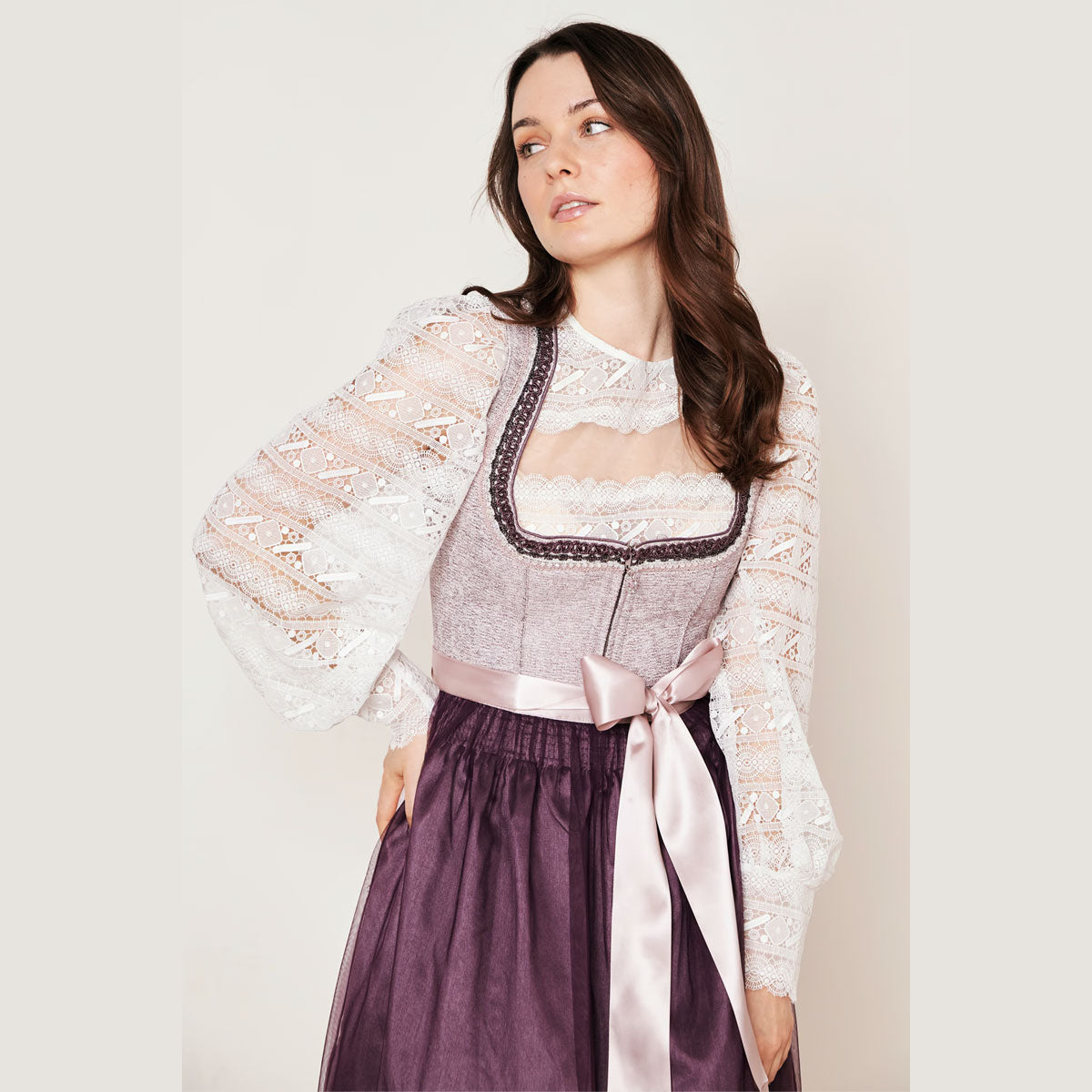 Krüger Dirndl Abriana Beere Perlenborte 70cm