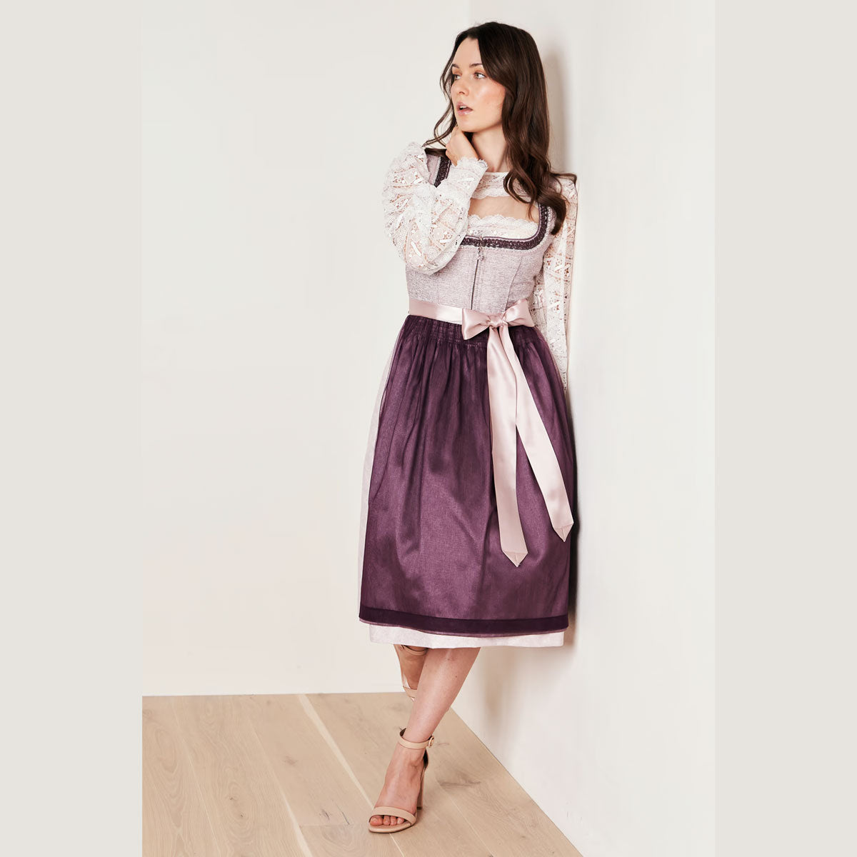 Krüger Dirndl Abriana Beere Perlenborte 70cm - Datschi Trachten