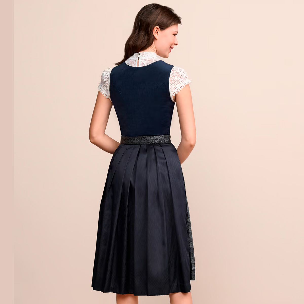 Krüger Dirndl Aurela Dunkelblau Samt Reißverschluss 70cm - Datschi Trachten