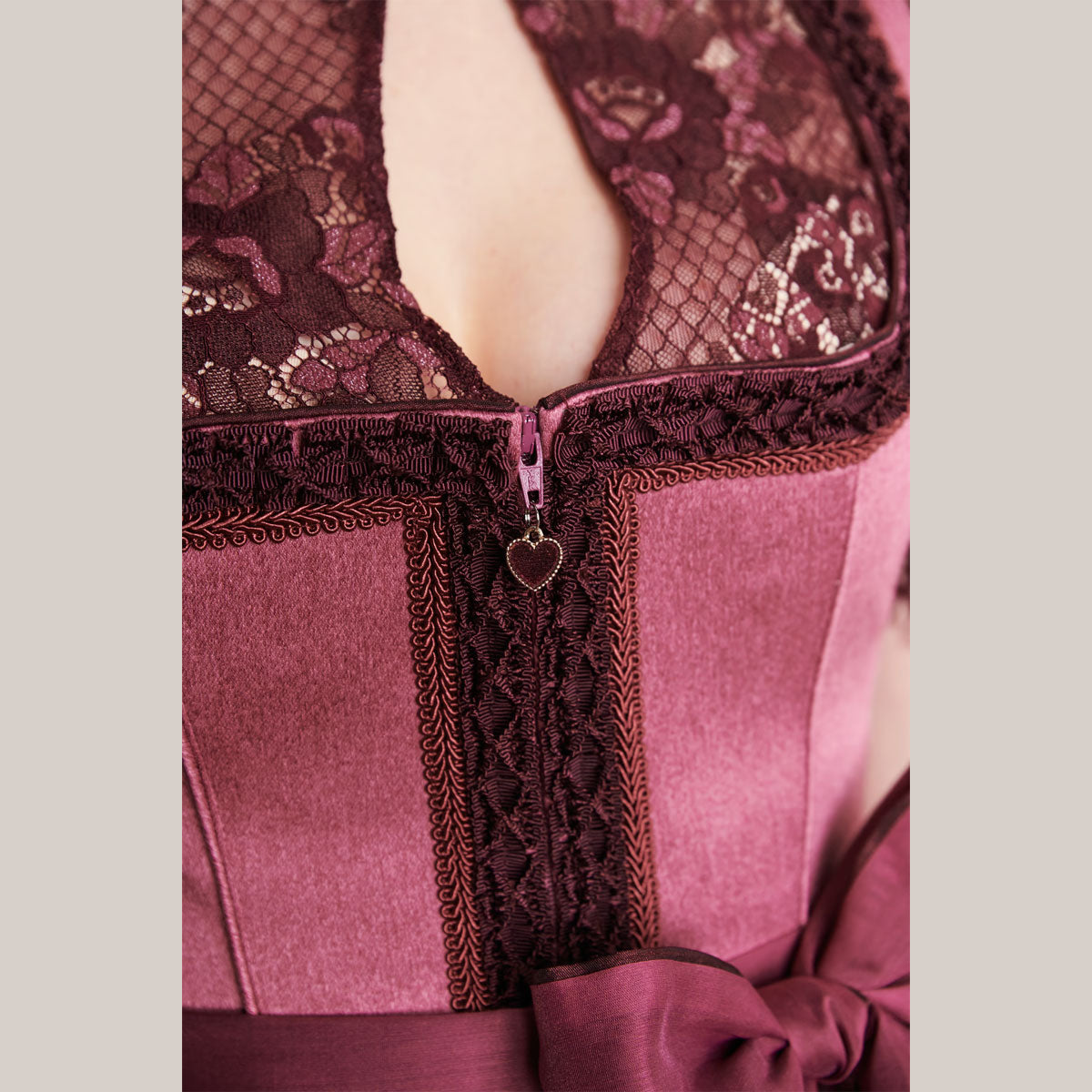 Krüger Dirndl Danila Pink mit Miederborte 70cm - Datschi Trachten