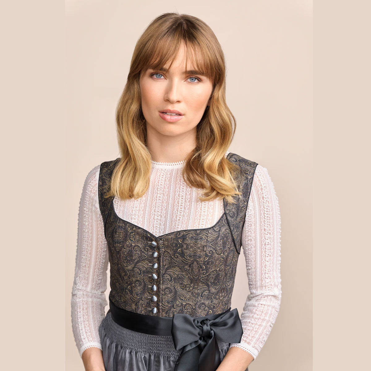 Krüger Dirndl Kristi Blau Herzausschnitt 60cm - Datschi Trachten