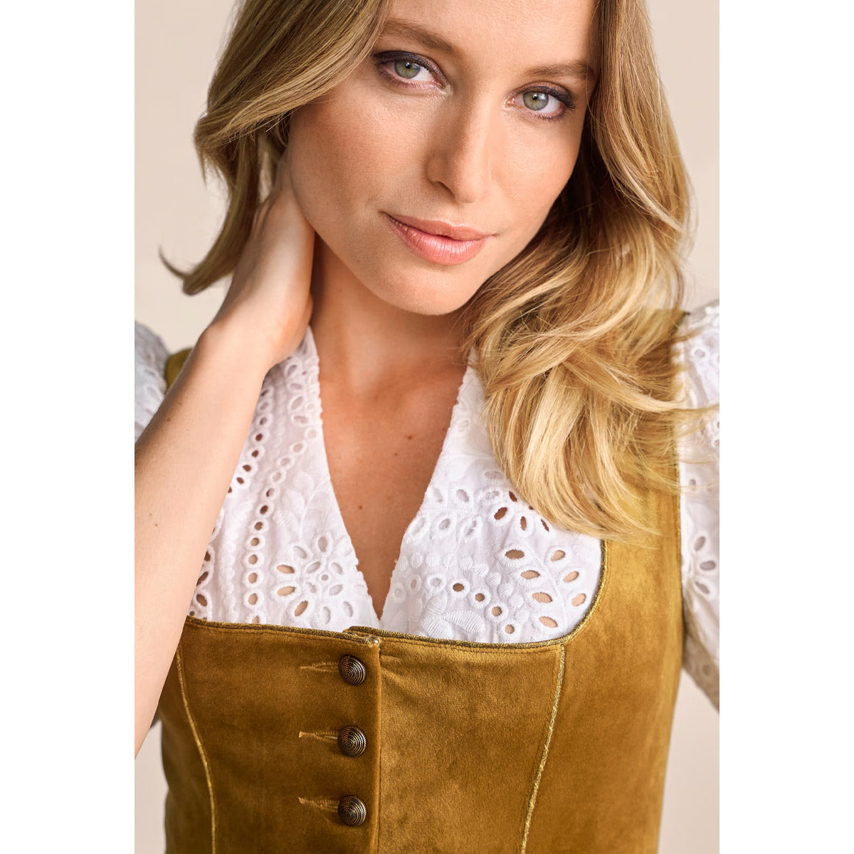 Krüger Dirndl Tuana Gold Samt 70cm - Datschi Trachten