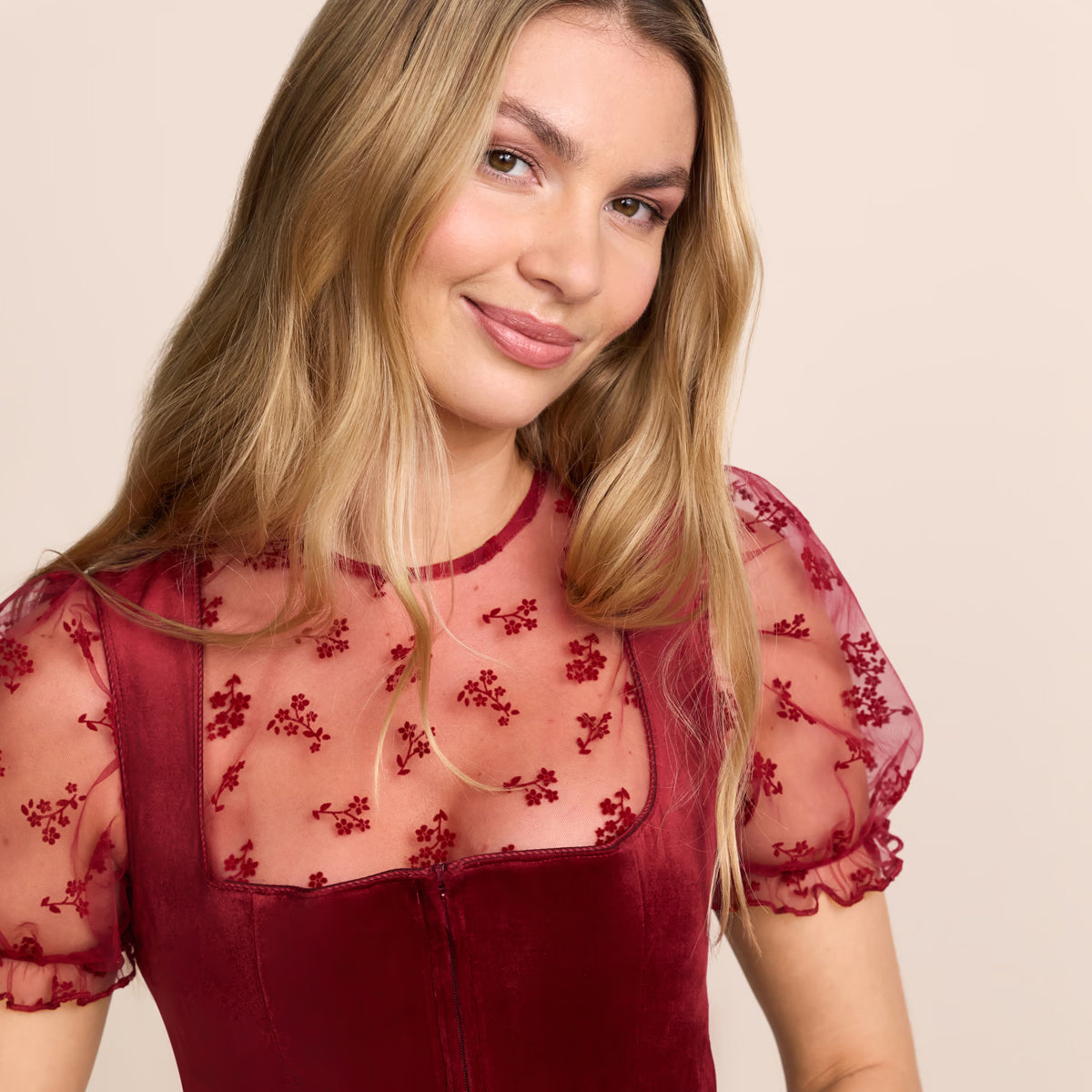 Krüger Dirndl Tia Rot Samt mit Reißverschluss 60cm