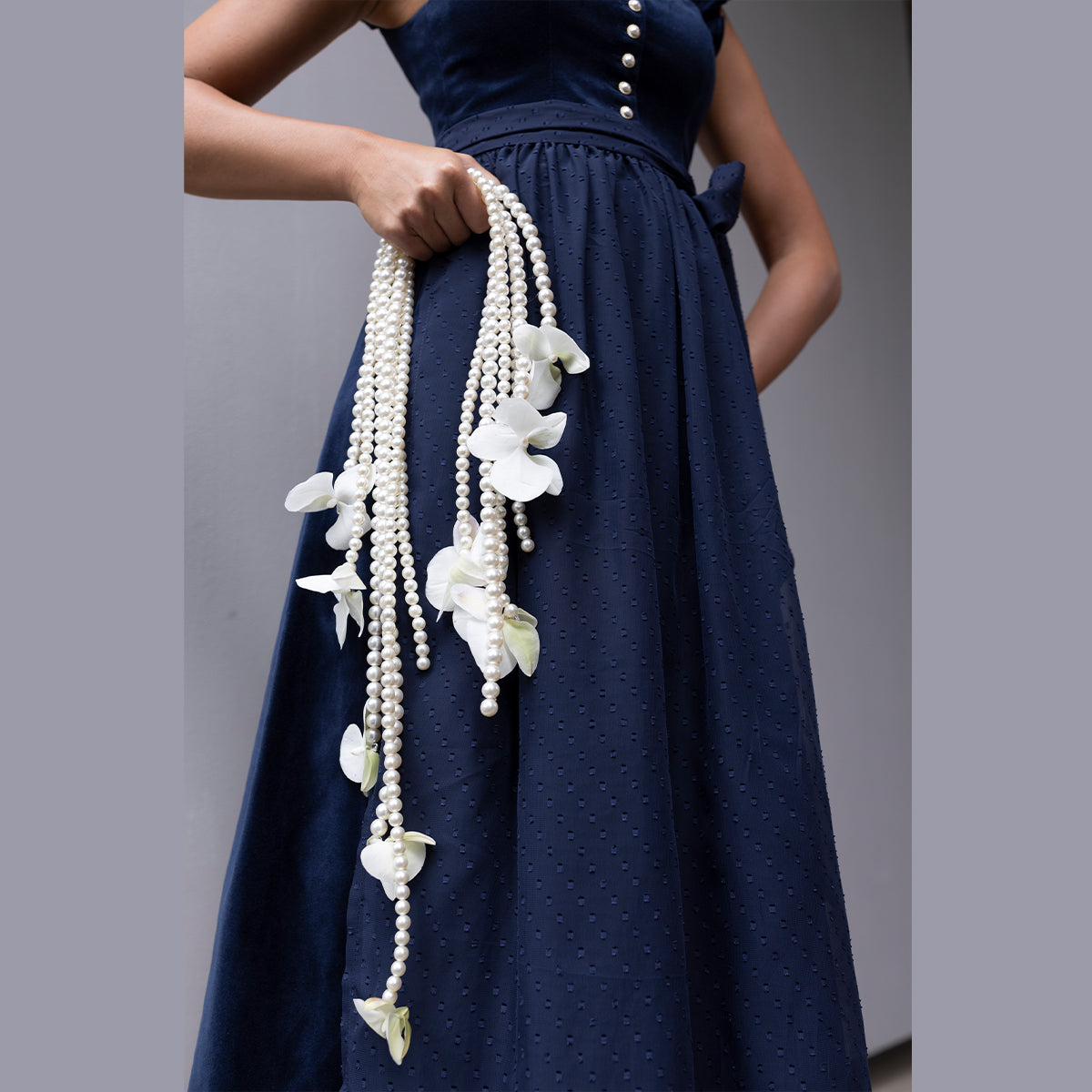 Madame Marie Dirndl Soralyn Dark Night Flügelarm 75cm
