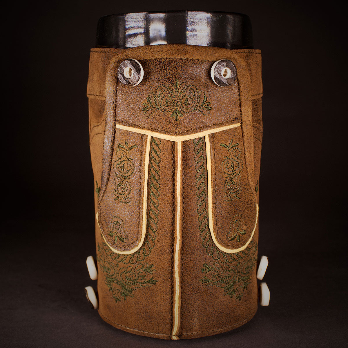 Maßkrug Lederhose Grün - Datschi Trachten