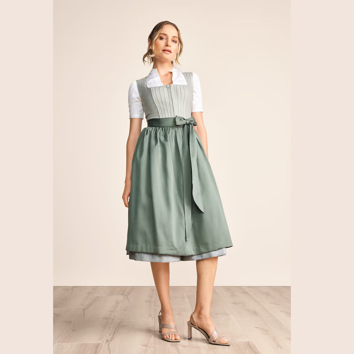 Krüger Dirndl Margit Grün 70cm Leinenstruktur - Datschi Trachten