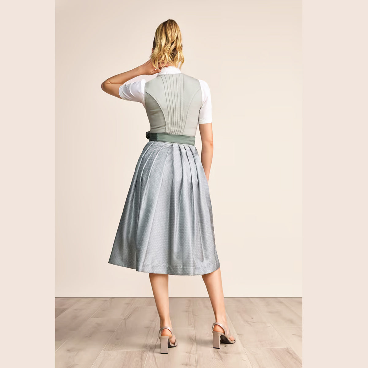 Krüger Dirndl Margit Grün 70cm Leinenstruktur - Datschi Trachten