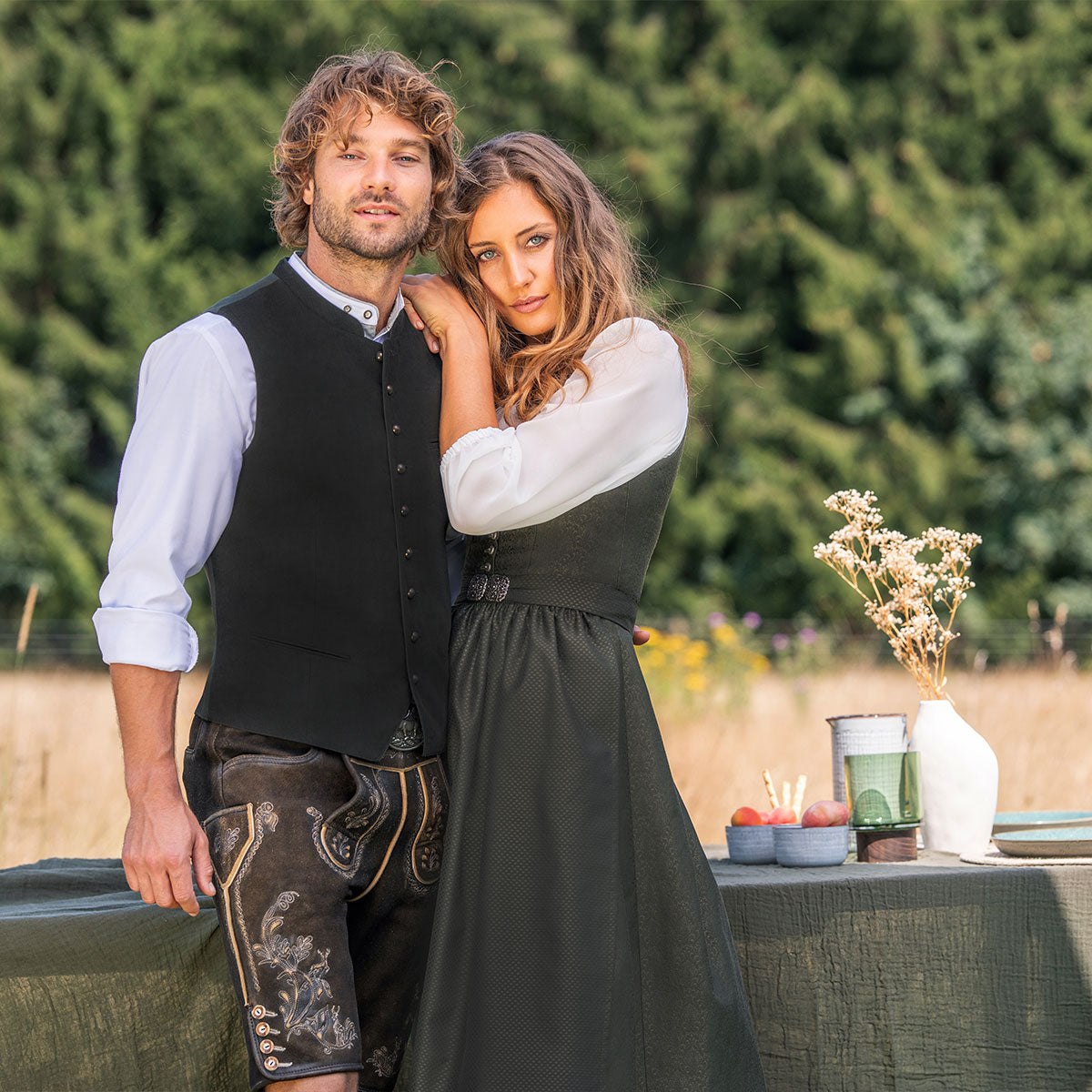 MarJo Dirndl Medlingen Olive/Grün Gerader Ausschnitt 70cm Mieder Muster: Blumen, Ornamente Rock Muster: Blumen, Ornamente Schürzen Muster: Gepunktet Ausschnitt: Gerader Ausschnitt, Balkonett Ausschnitt