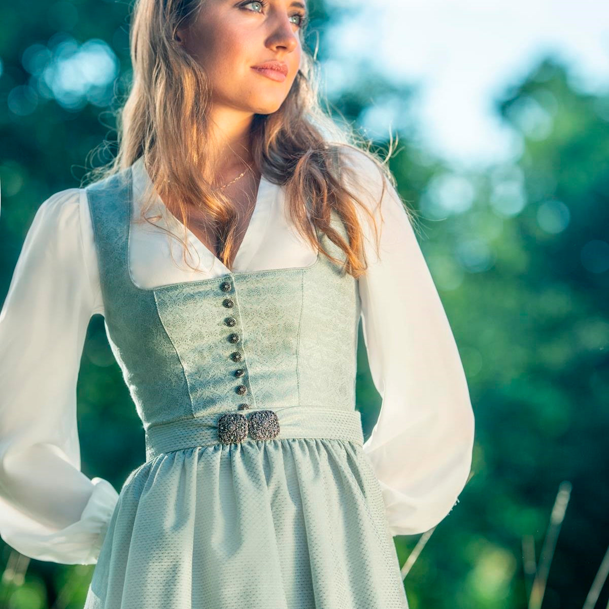 MarJo Dirndlbluse Jachenau Offwhite Langarm V-Ausschnitt