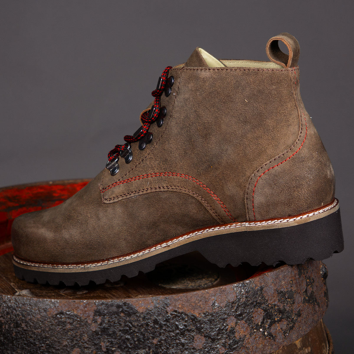 MeiSchua! Trachtenstiefel Rudl Braun Rot mit roten Schnürsenkel