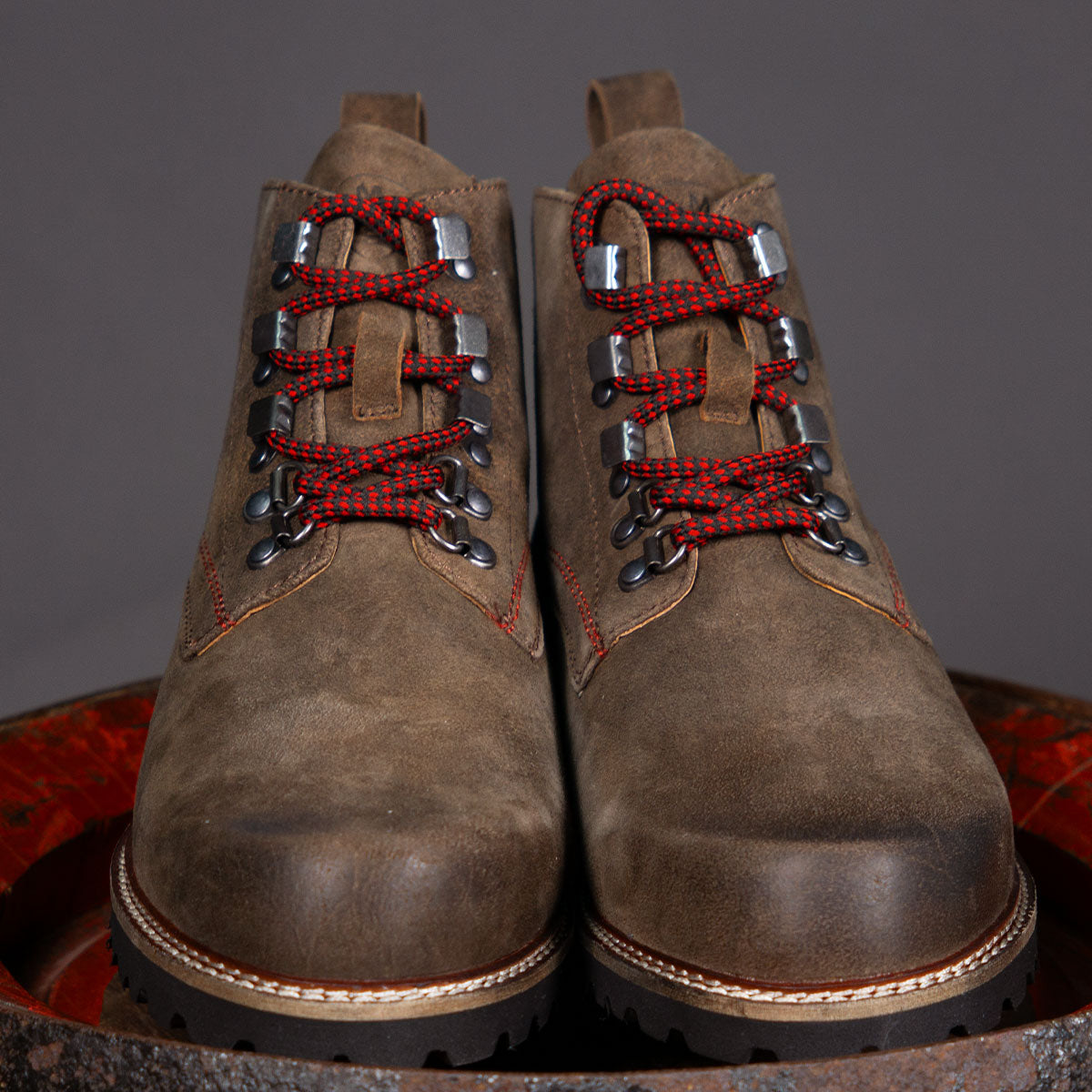 MeiSchua! Trachtenstiefel Rudl Braun Rot mit roten Schnürsenkel