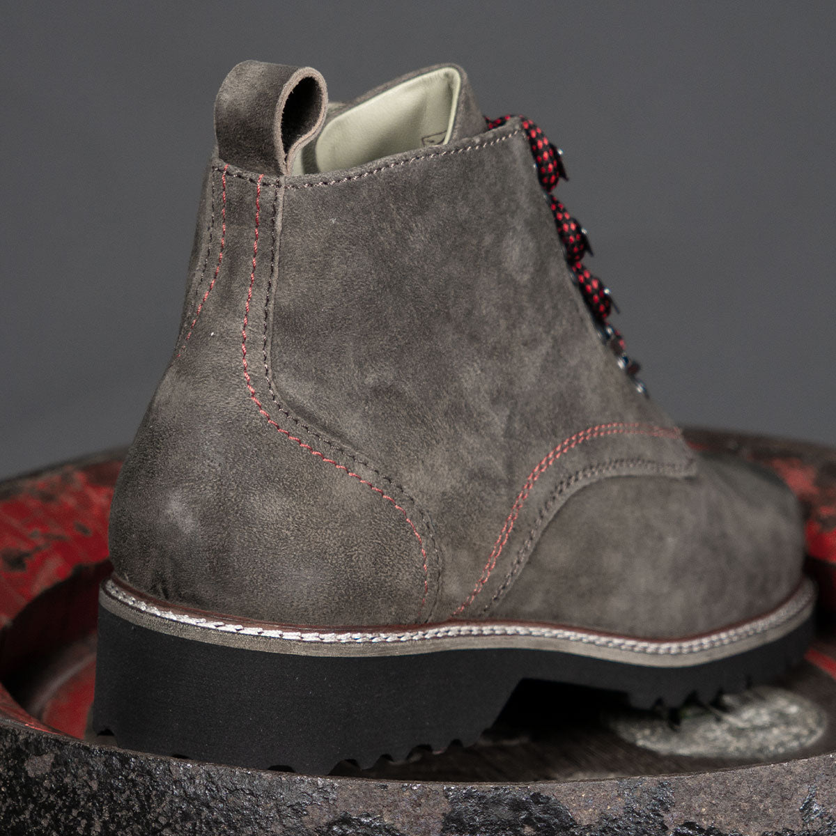 MeiSchua! Trachtenstiefel Rudl Marmor Rot mit roten Schnürsenkel