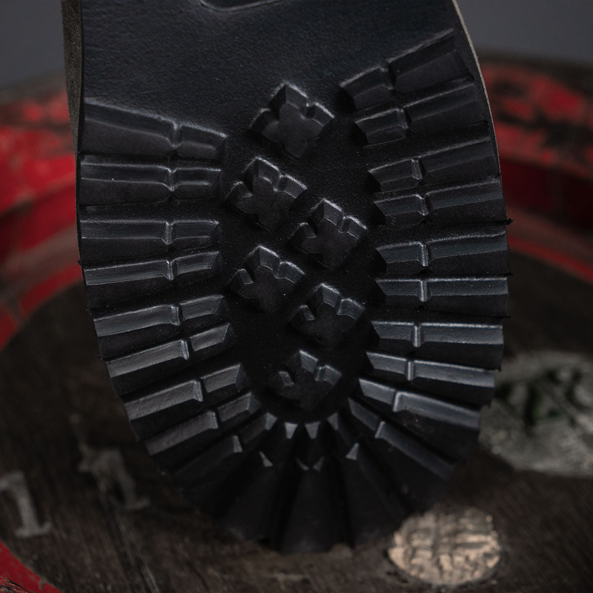 MeiSchua! Trachtenstiefel Rudl Marmor Rot mit roten Schnürsenkel