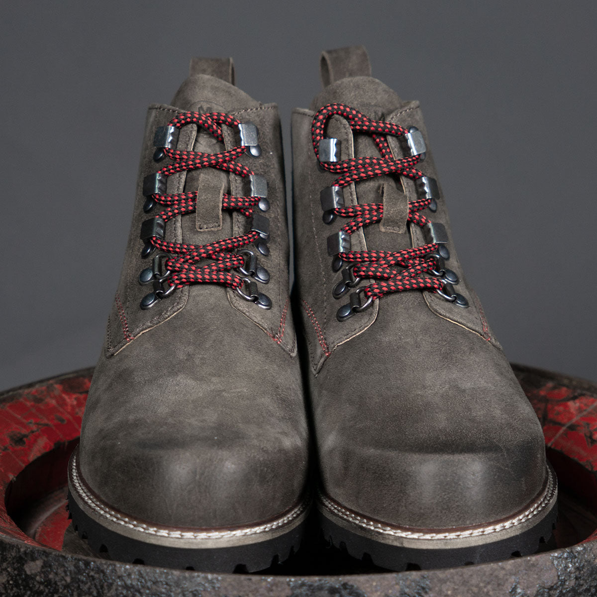 MeiSchua! Trachtenstiefel Rudl Marmor Rot mit roten Schnürsenkel