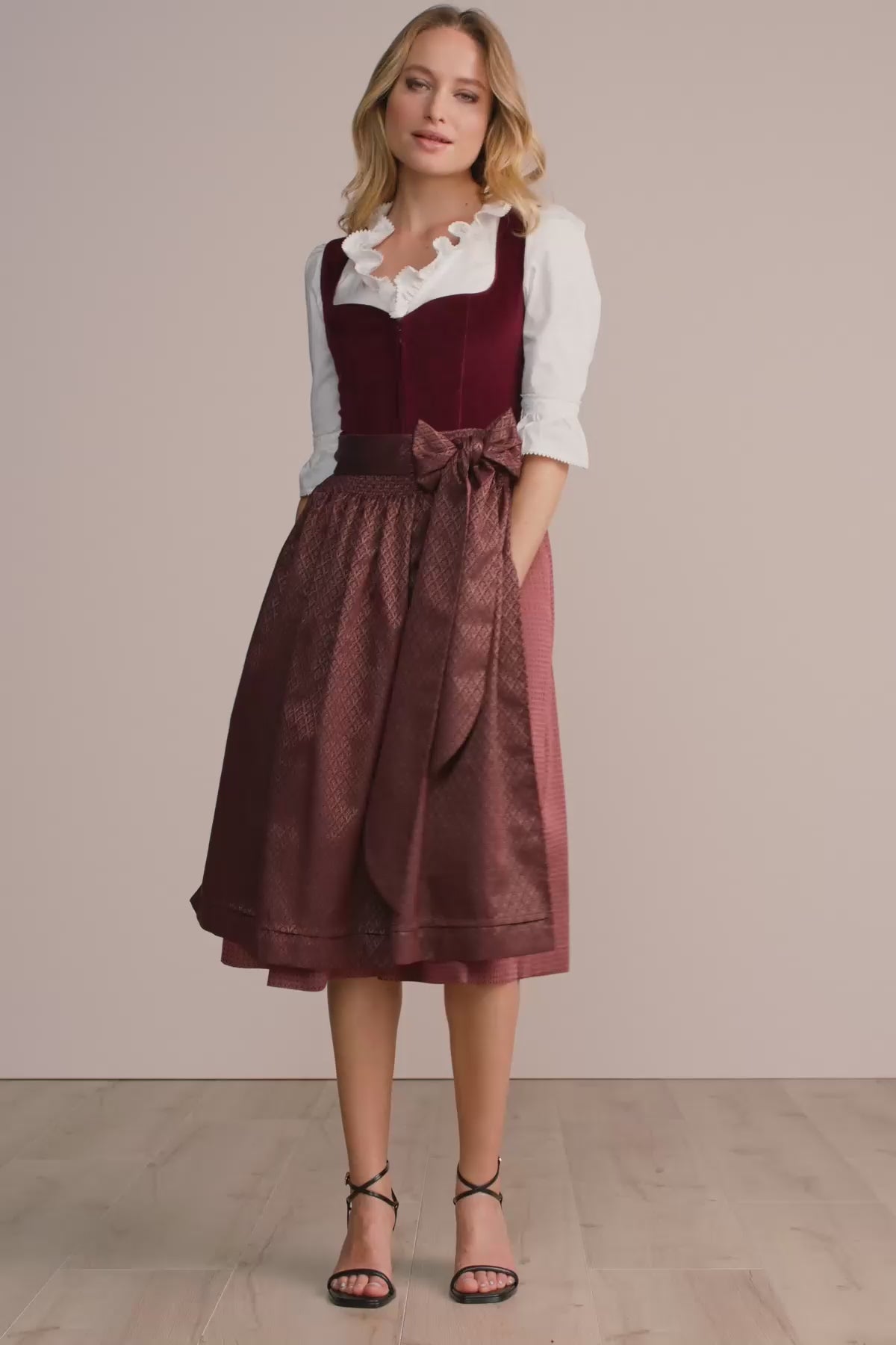 Krüger Dirndl Xana Rot Bordeaux Samt 70cm Video