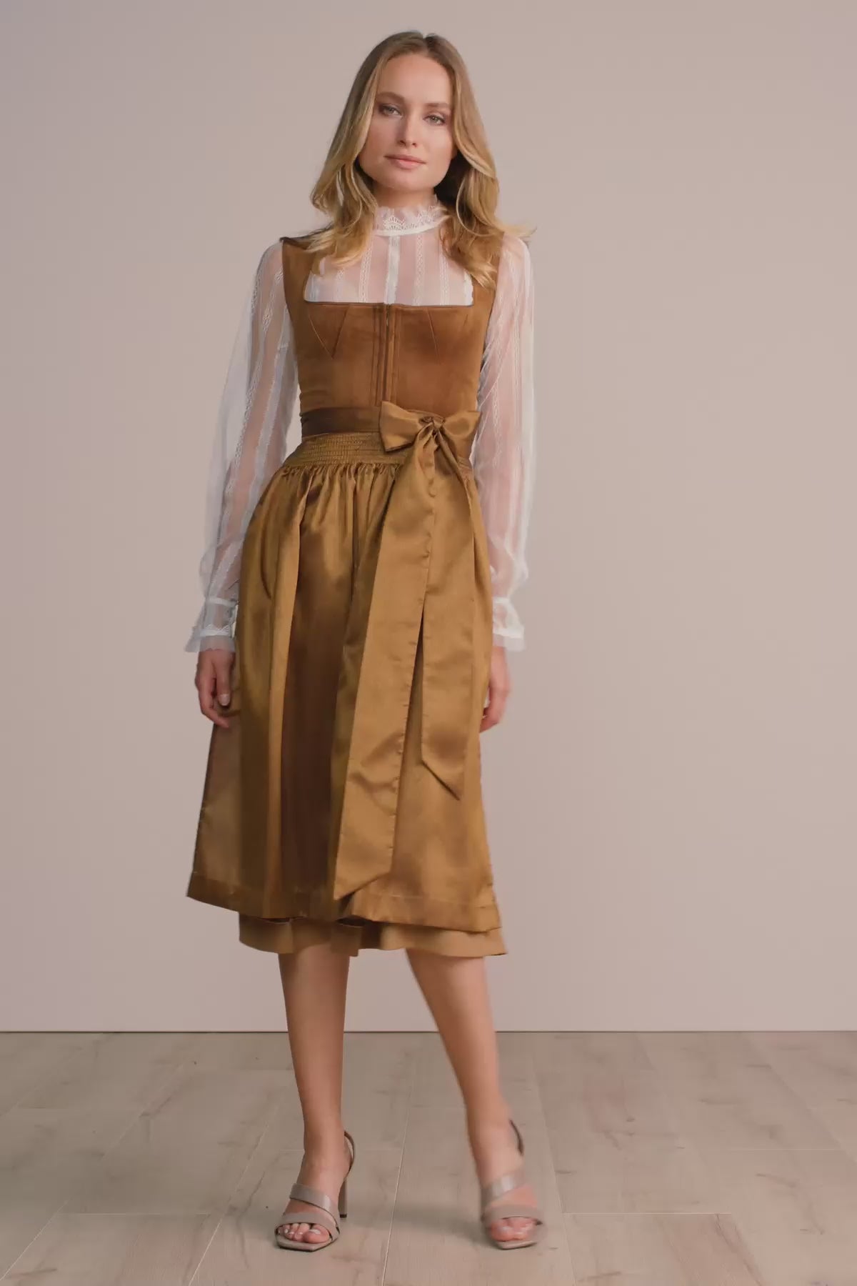 Krüger Dirndl Suzanne Braun Gold Video