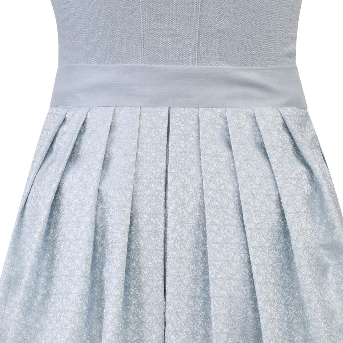 Teresa Bauer x MarJo Dirndl Blue Belle 70 cm Hellblau Knopfleiste Kollektion 2026