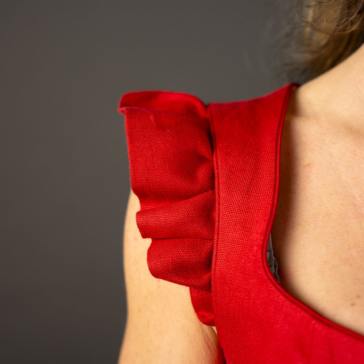 Elli & Juliette Dirndl Fiona Soraya Rot mit abnehmbarem Flügelarm 70 cm - Datschi Trachten