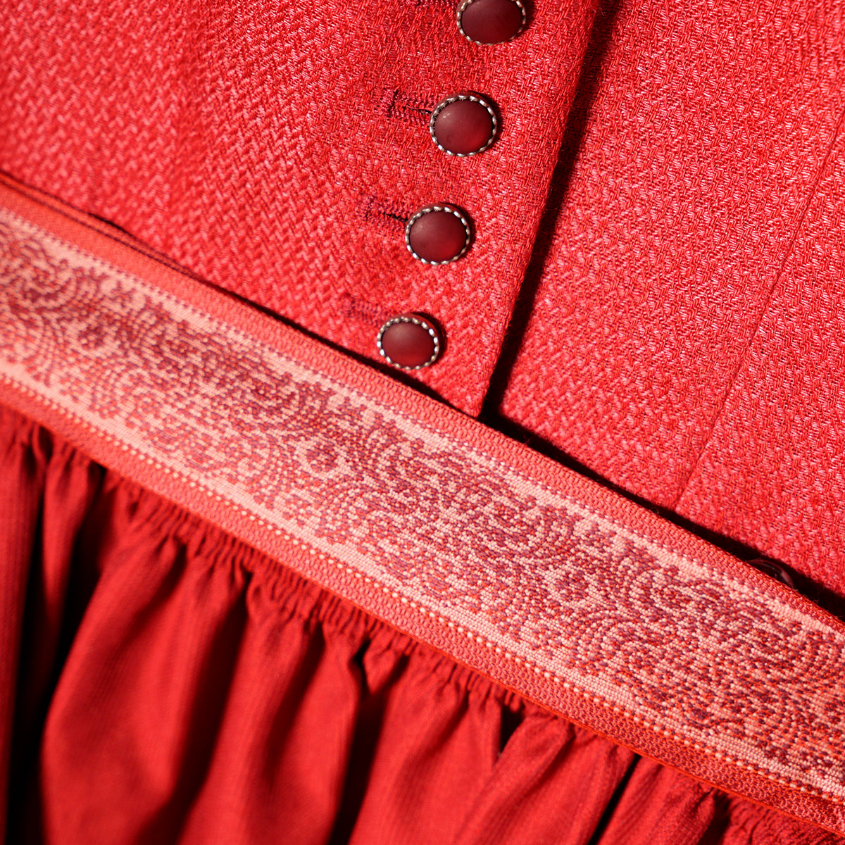 Wenger Dirndl Eileen Rot Knopfleiste 70cm